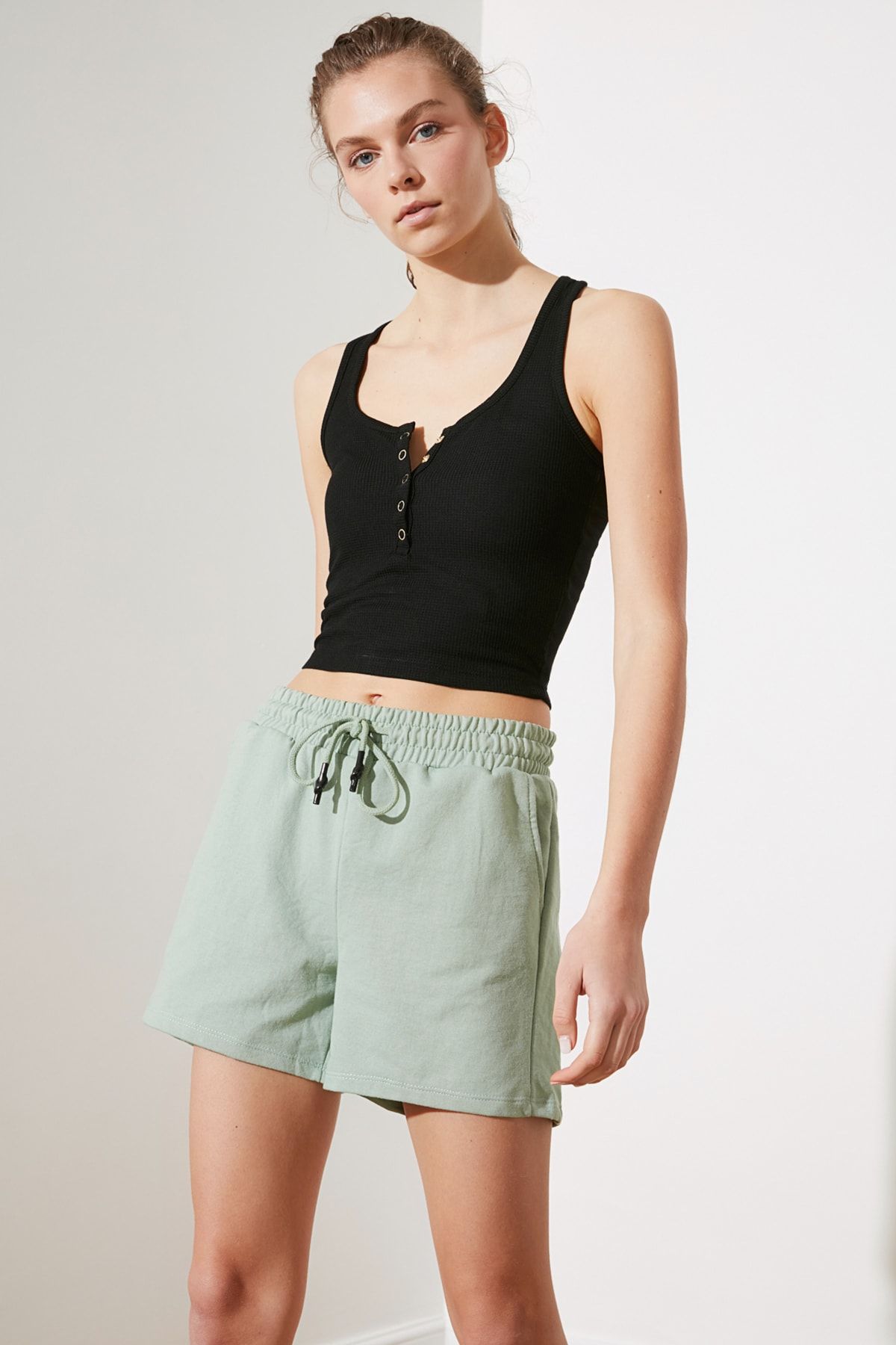 TRENDYOLMİLLA Mint Örme Şort & Bermuda TWOSS21SR0179