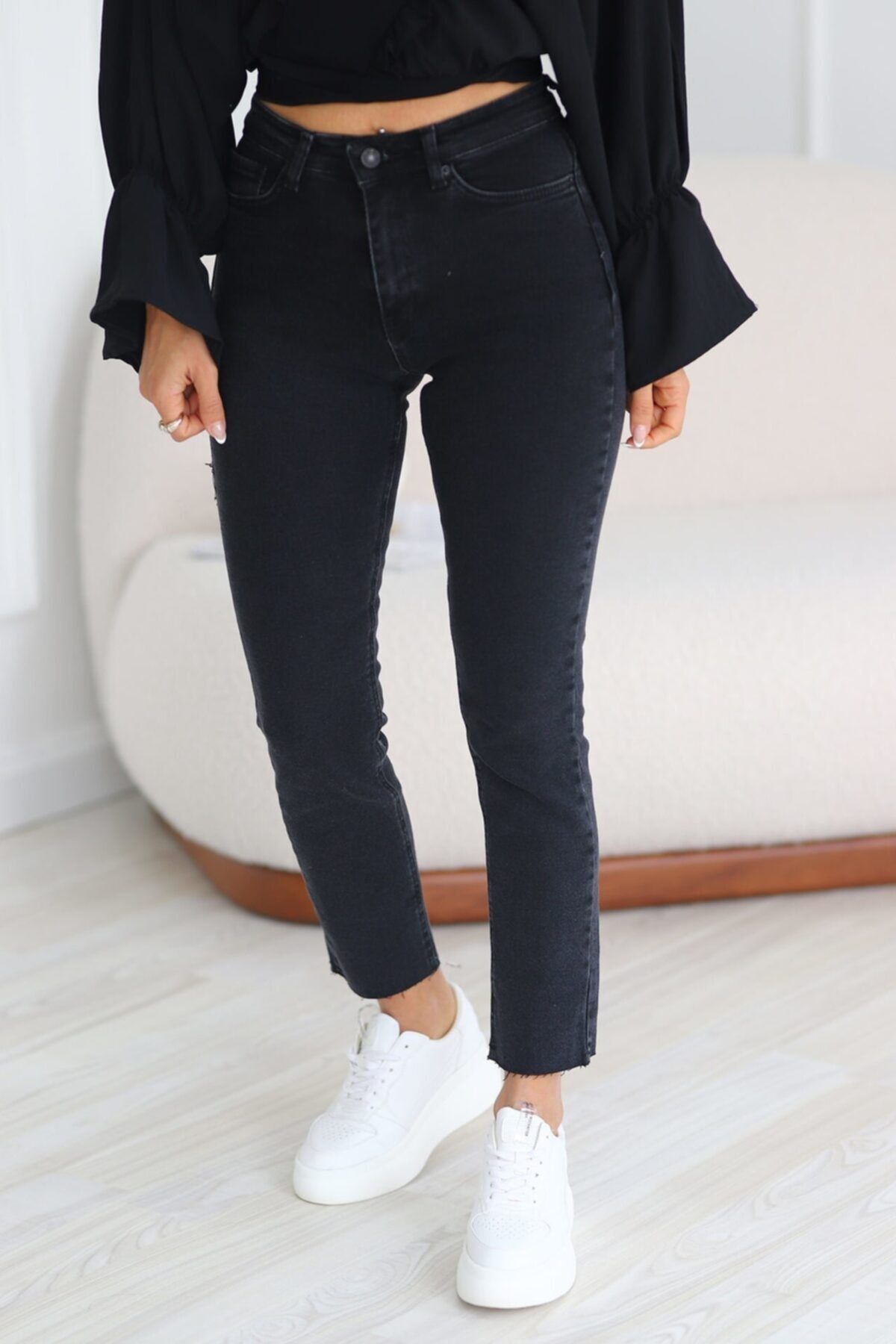 Suzi butik Kadın Paçası Kesik Koyu Füme Boyfit Likralı Pantolon