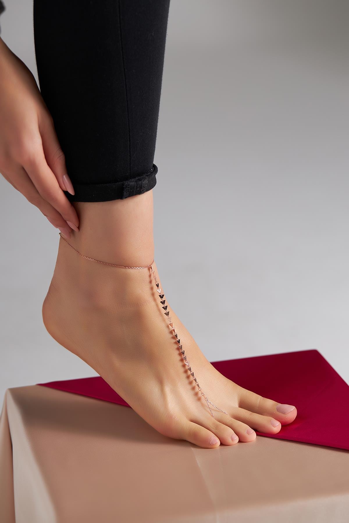 Ninova Silver Ninova Sıralı Üçgen Model Rose Kaplama Gümüş Ayak Şahmeranı
