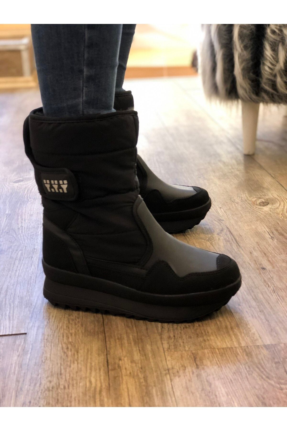 Sovrana Shoes Kadın Siyah Paraşüt Kumaş Kalın Tabanlı Cırtlı Kar Botu