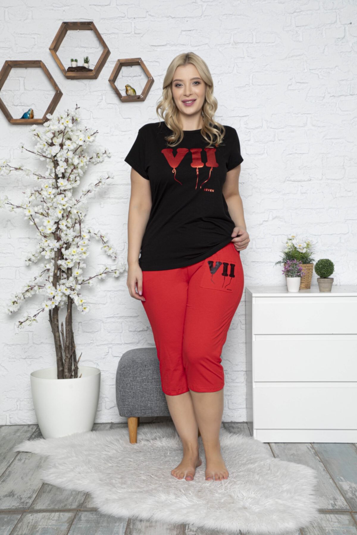 MyBen Büyük Beden Kapri Pijama Takımı Siyah Renkli Baskılı Kısa Kollu Battal Pijama Takımı 50041