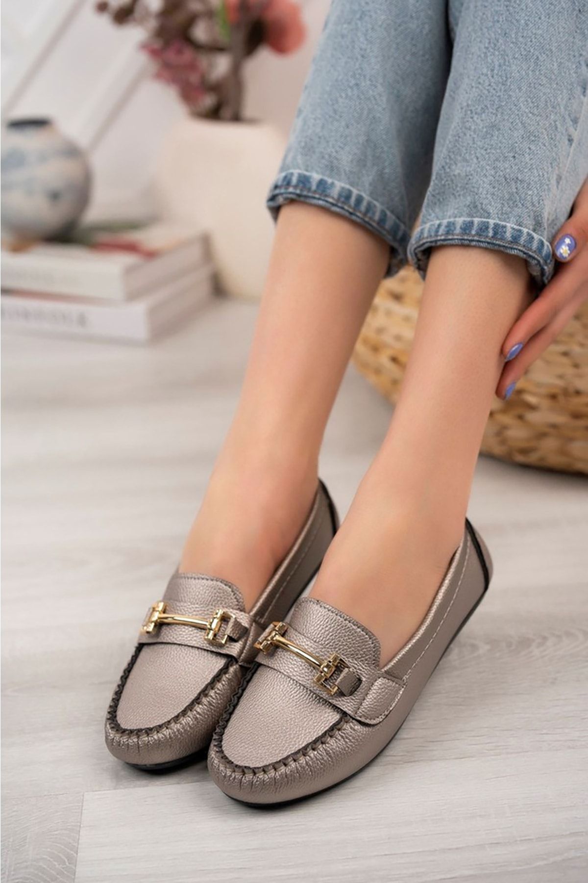 Lightweight top flat shoes