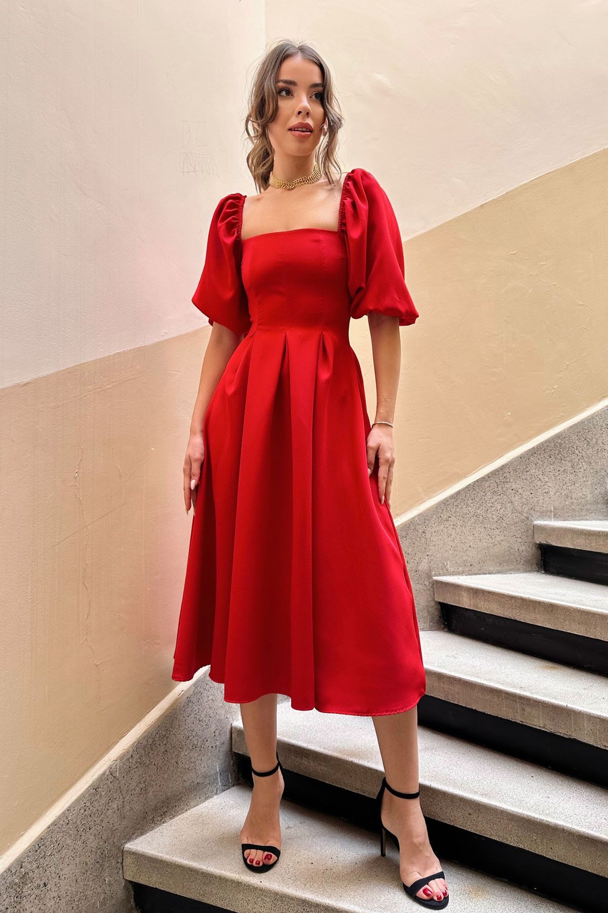 Red balloon sleeve dress