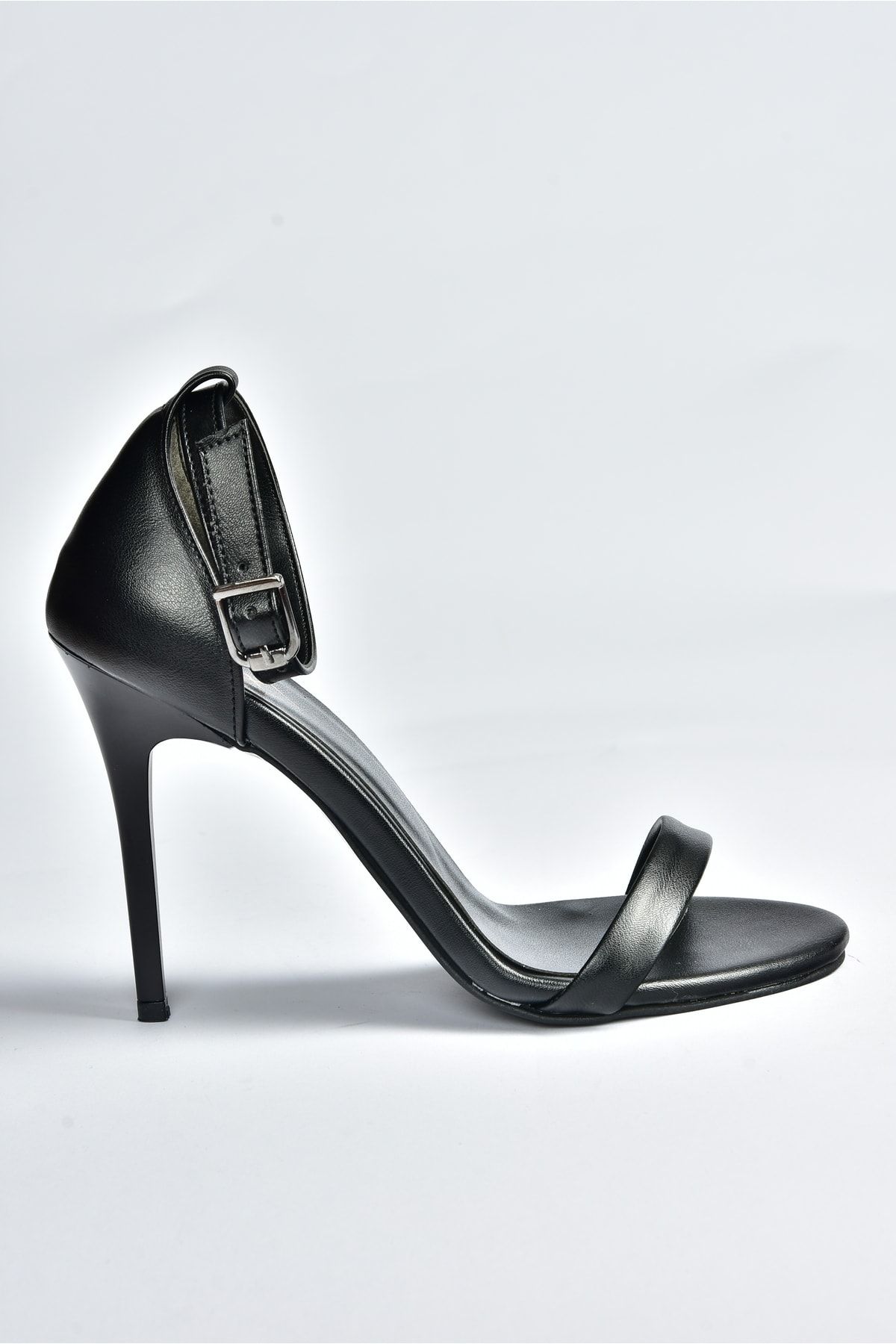Siyah Kadın Topuklu Ayakkabı B922112609