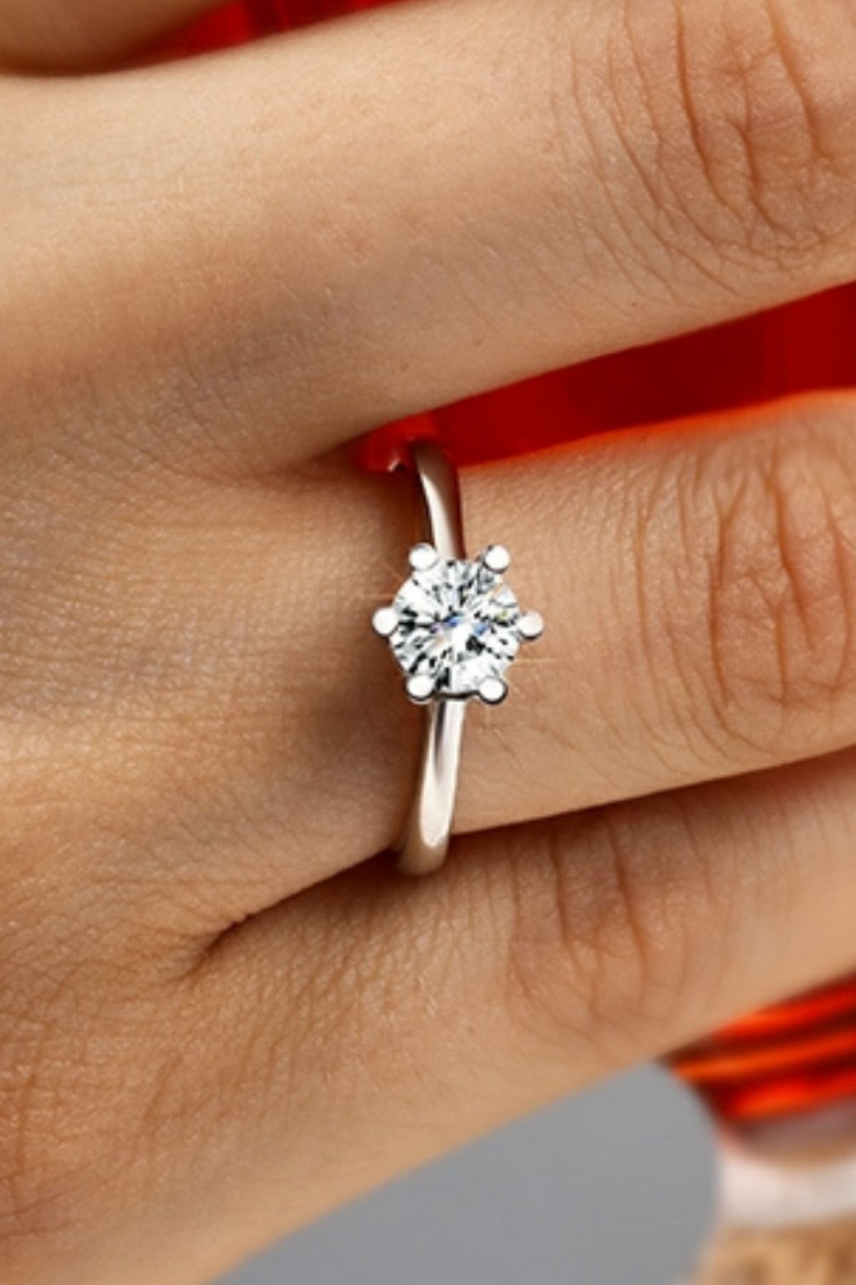 Crystal Diamond Zirconia Işıklı Kutuda Labaratuvar Pırlanta 0.35 Carat Tektaş Yüzük