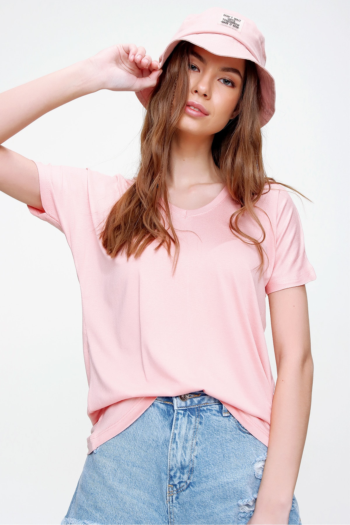 Trend Alaçatı Stili Kadın Pudra V Yaka Basic T-Shirt ALC-1045-A
