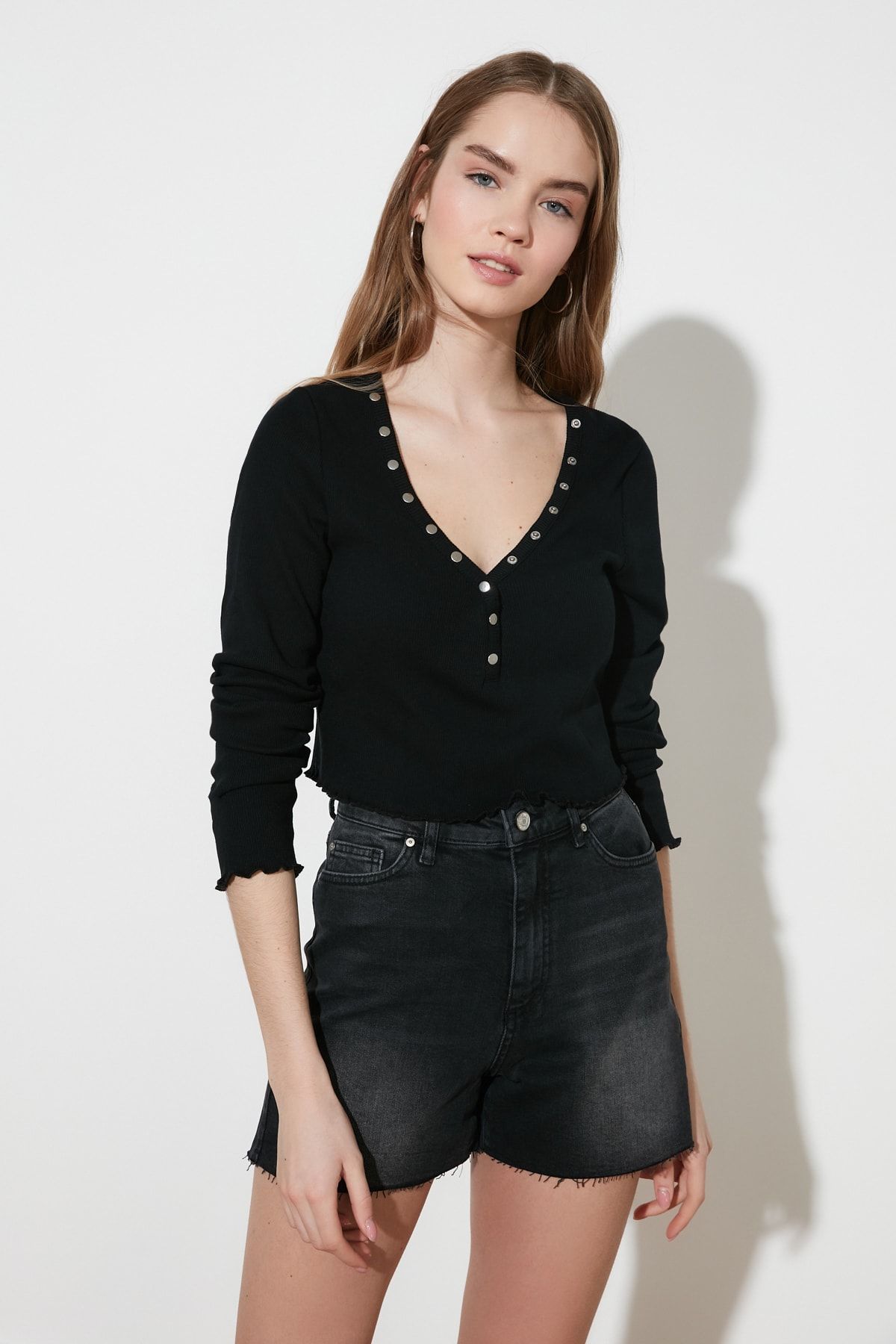 TRENDYOLMİLLA Siyah Basic Denim Şort & Bermuda TWOSS20SR0209