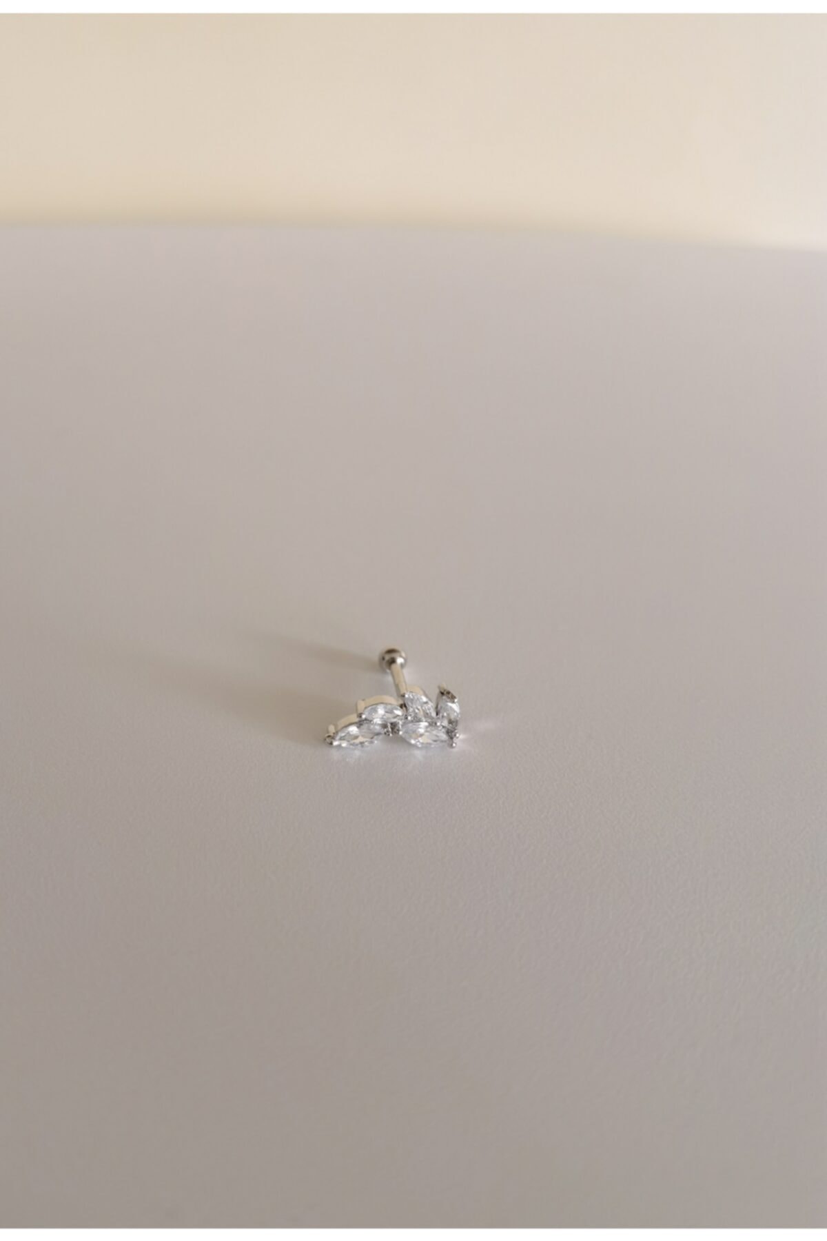 Bylin Takı Yapraklı Piercing Top Barlı