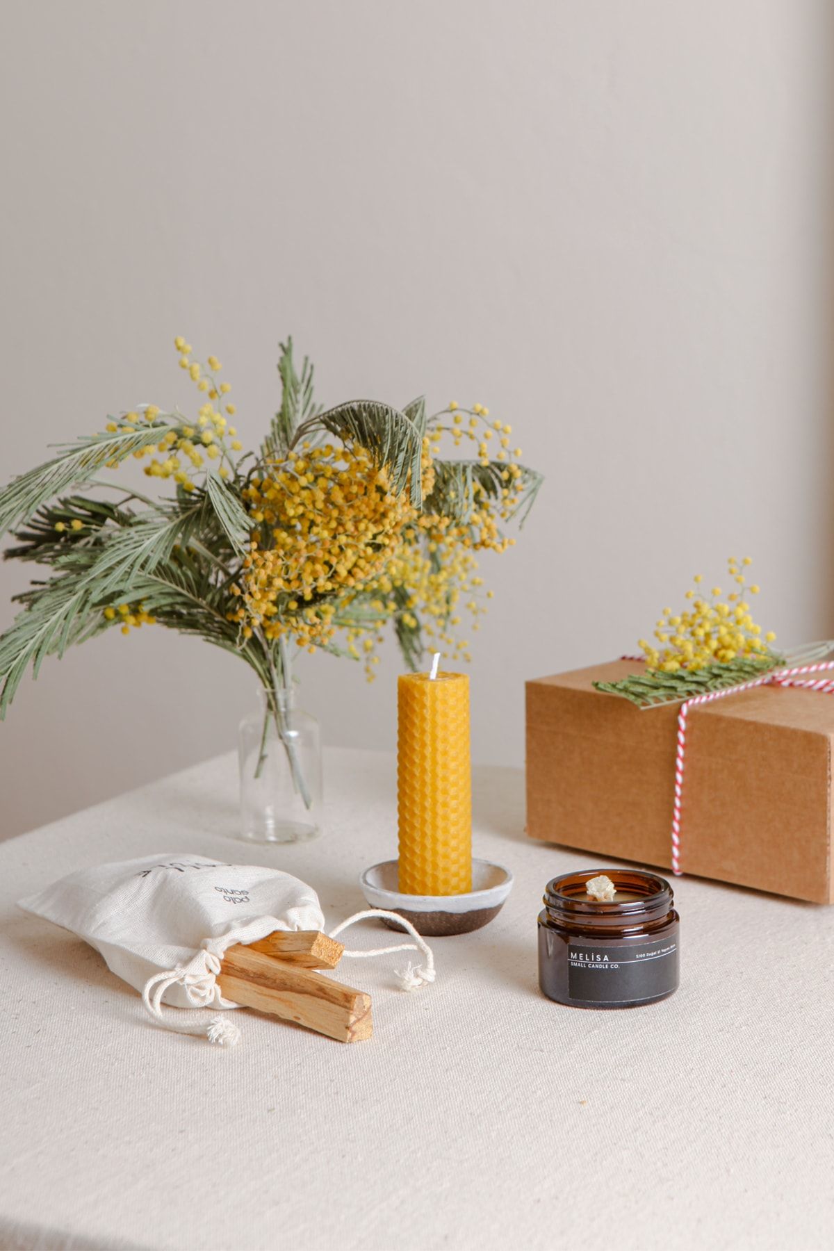 Small Candle Co Aromaterapi Seti - Melisalı Soya Mumu, Bal Mumu, Palo Santo