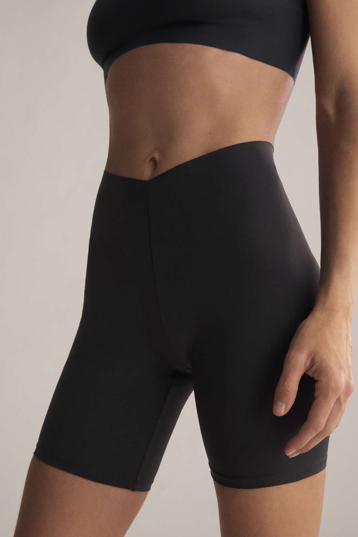 Oysho Kadın Siyah Light Touch Bisikletçi Şortu 31246229