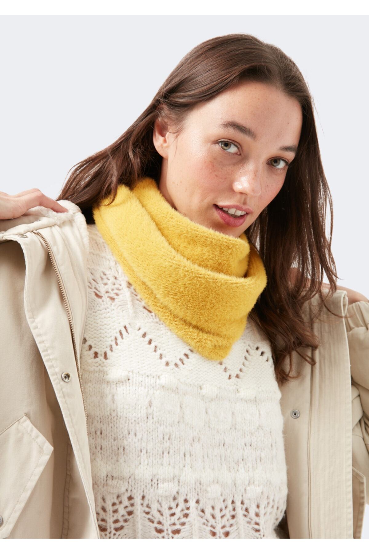 mavi sari tuylu boyunluk fiyati yorumlari trendyol