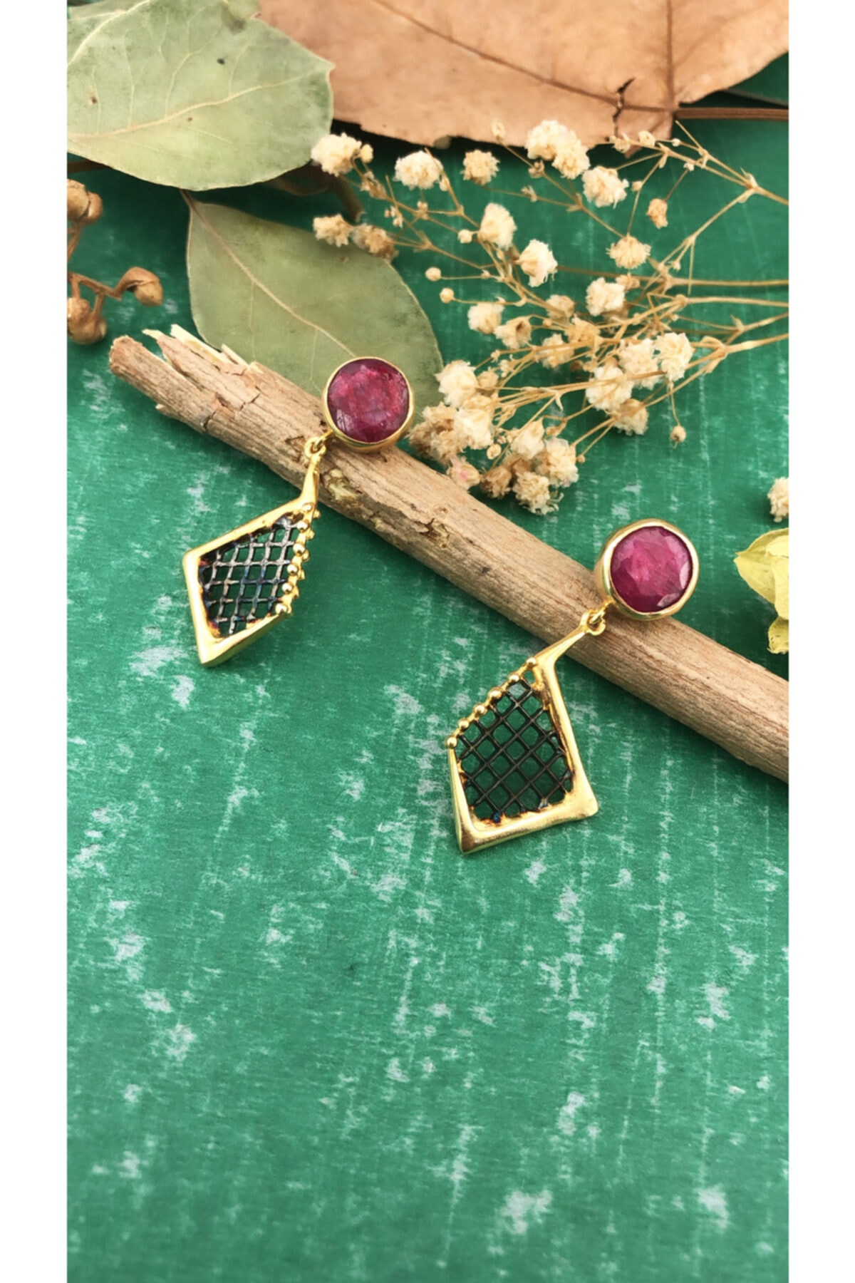 Joel Jewelry Yakut Taşlı Altın Kaplamalı Tasarım Gümüş Küpe
