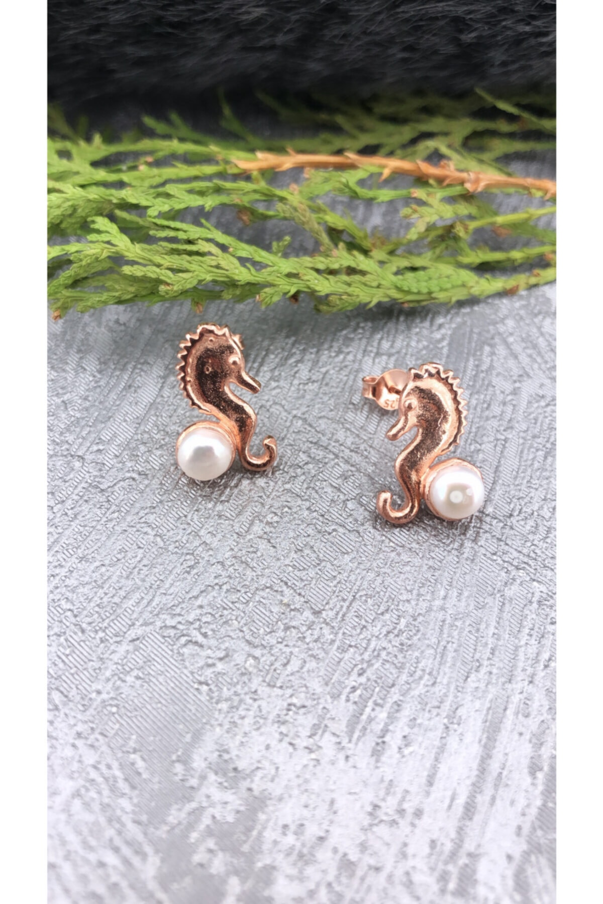 Joel Jewelry El Yapımı Inci Taşlı Deniz Atı Model Pembe Altın Kaplama Gümüş Küpe