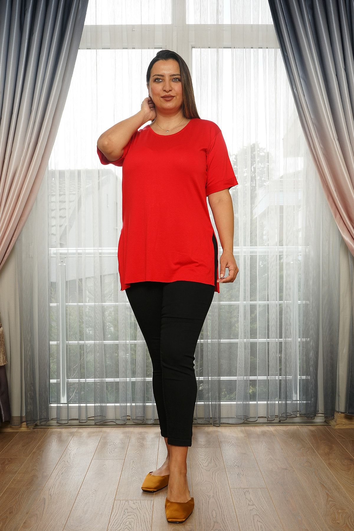 Markosin Kadın Kırmızı Bisiklet Yaka Yırtmaçlı T-shirt 8058