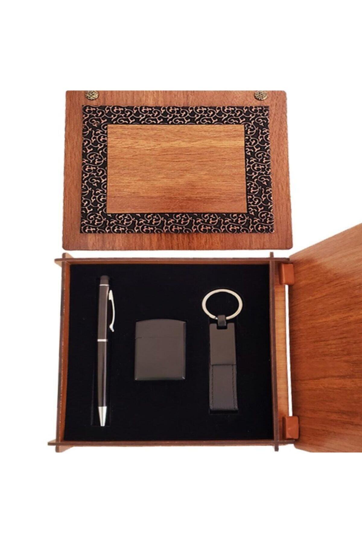 ozgurpazar Ahşap Kutulu Siyah Kalem Anahtarlık Ve Mat Çakmak Seti