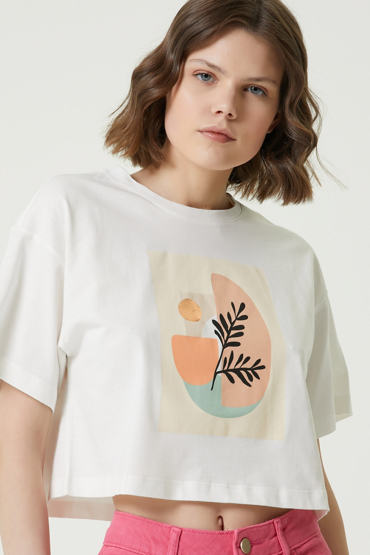 Network Kadın Basic Fit Beyaz Baskılı Cropped T-shirt 1079425