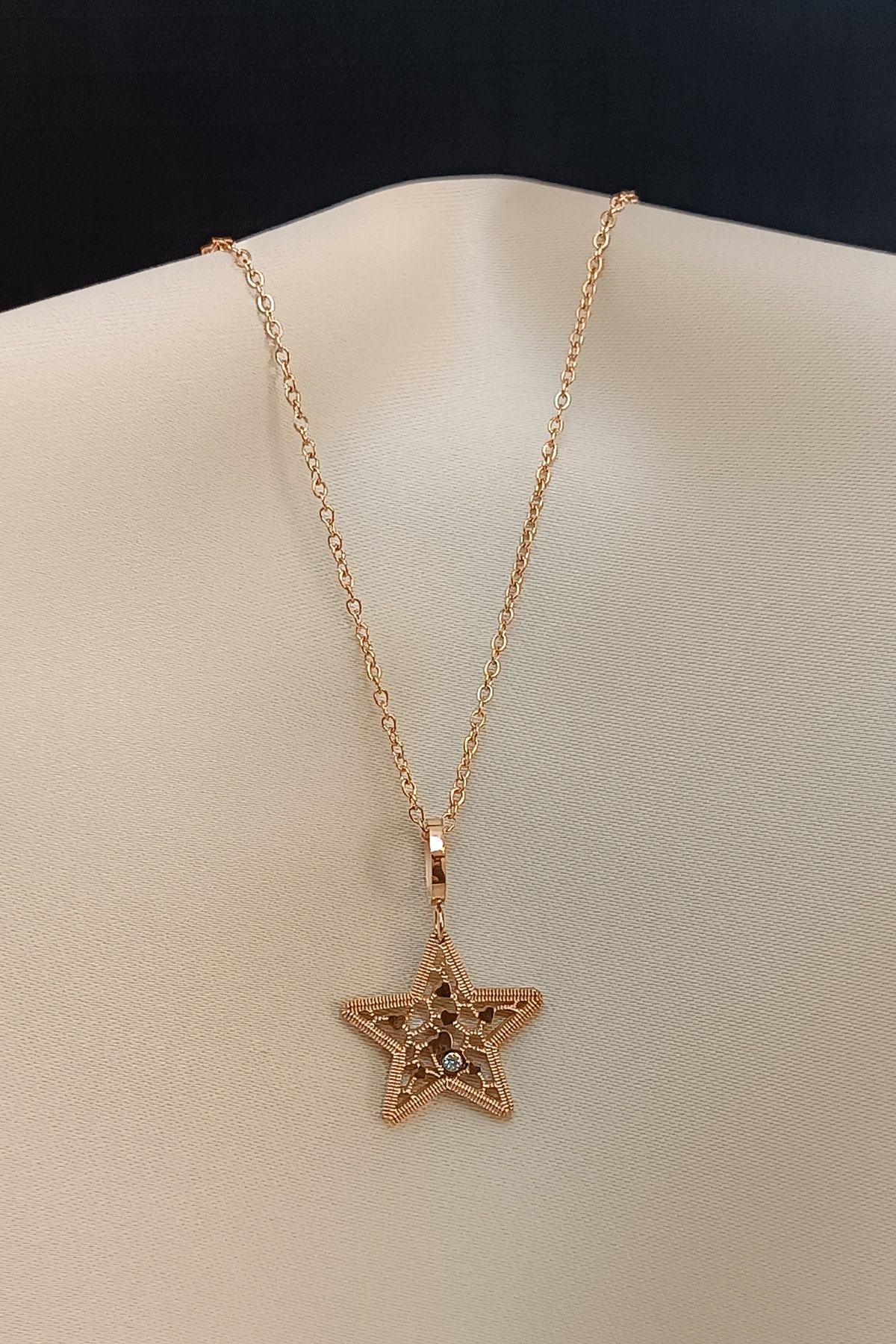 Weightless clearance gold necklace