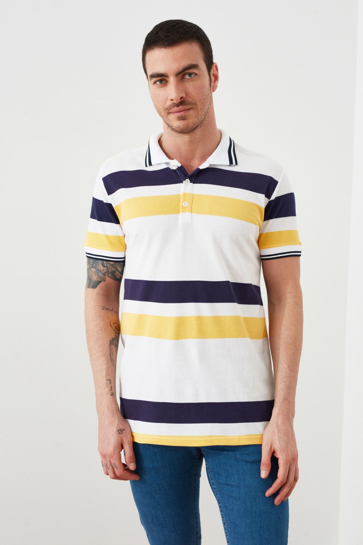 TRENDYOL MAN Beyaz Erkek Slim Fit Kısa Kollu Baskılı Polo Yaka T-shirt TMNSS21PO0097