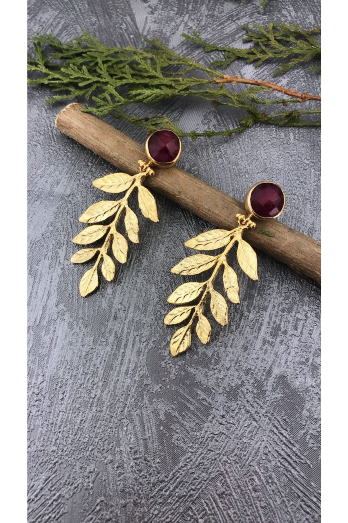 Joel Jewelry Yakut Taşlı Altın Kaplamalı Yaprak Modeli Gümüş Küpe