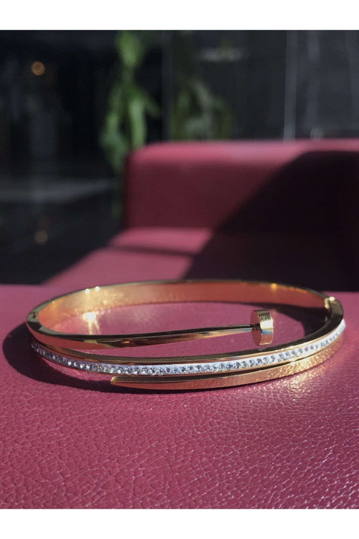 by ÖZGE BIYIKLI AKSESUAR Çivi Model Şerit Taşlı Gold Altın Kaplama Bileklik