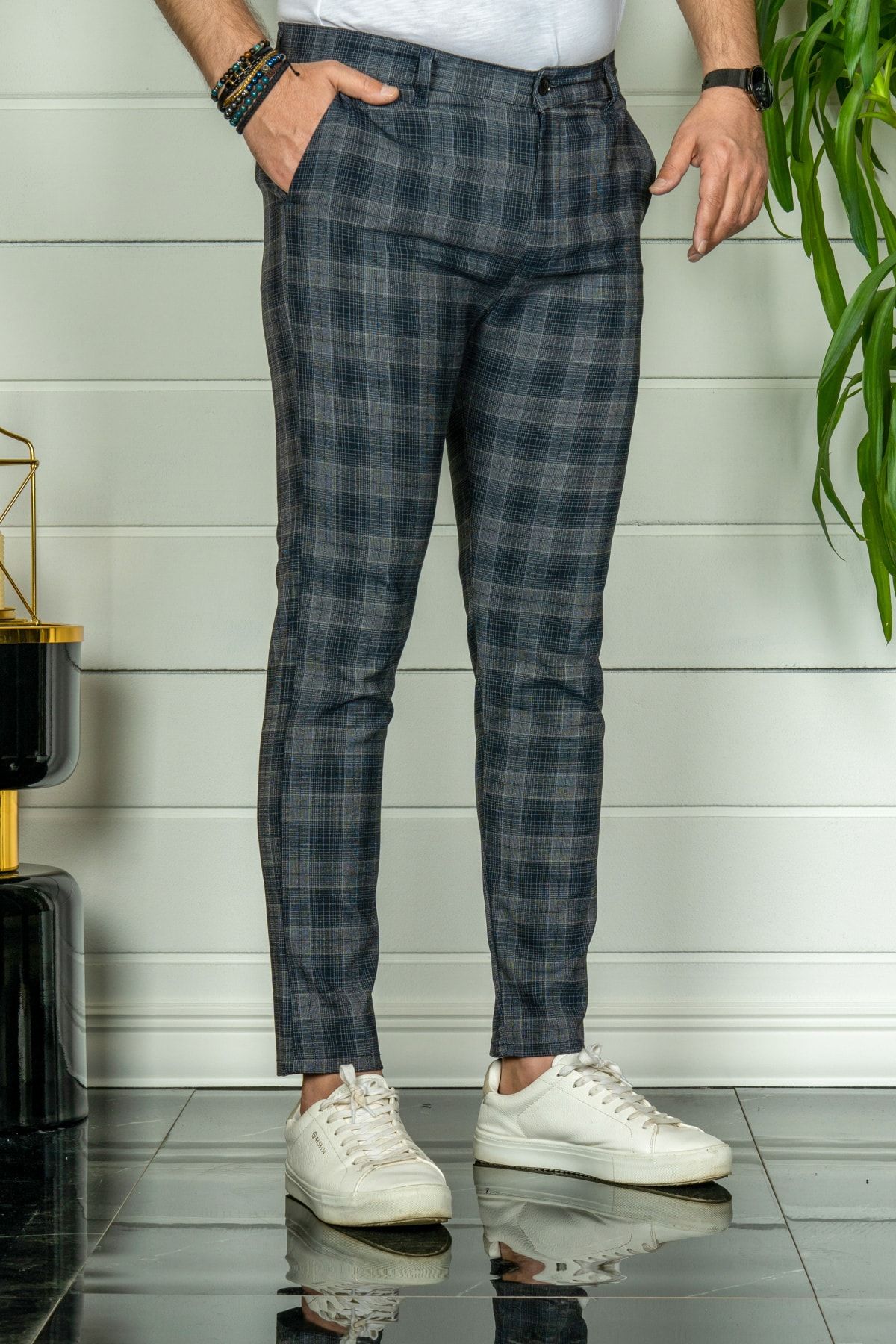 Grey and blue slim fit patterned pants