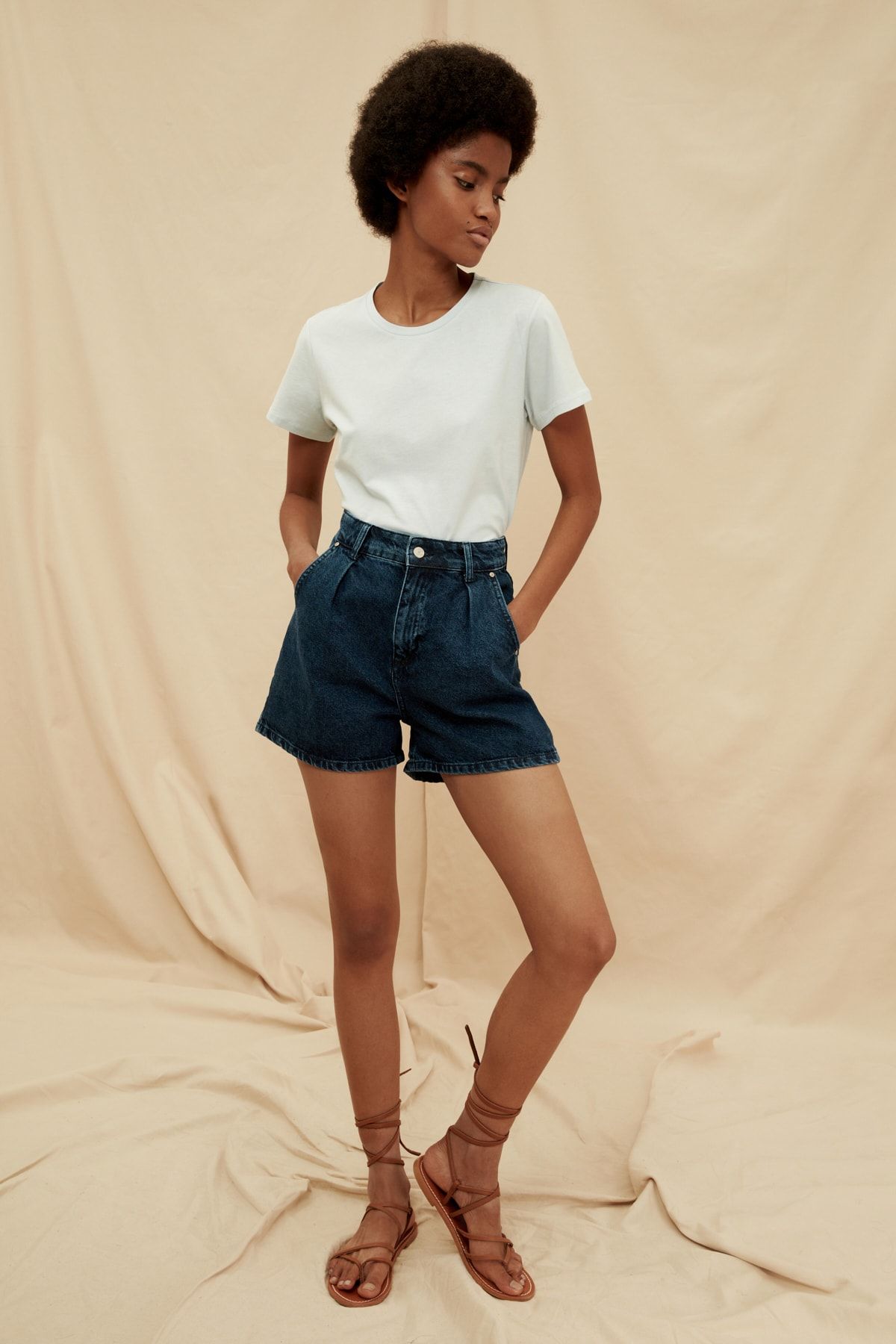 TRENDYOLMİLLA Mavi Pileli %100 Organik Pamuk Denim Şort TWOSS20SR0129