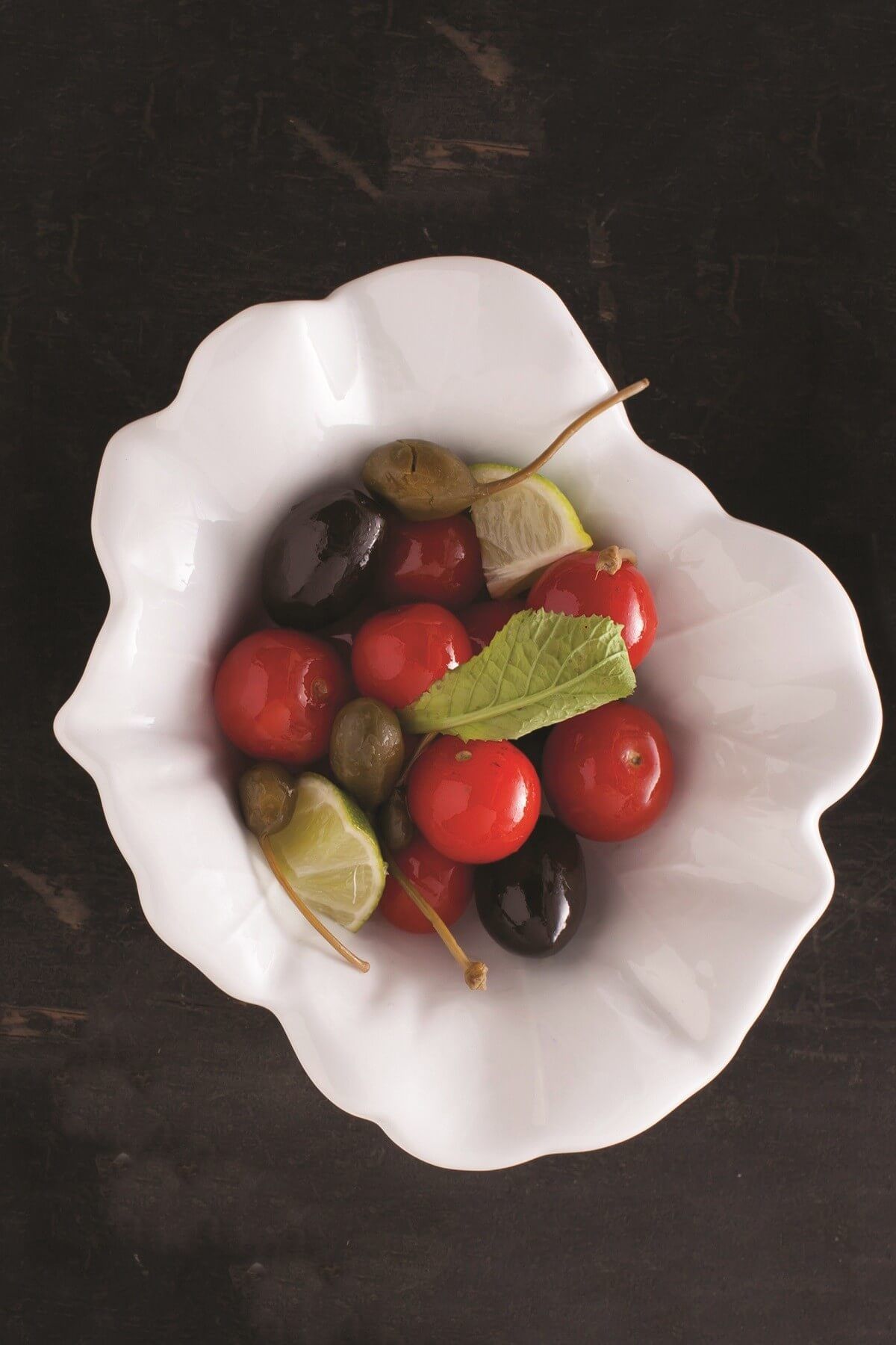 Güral Porselen 18 Cm Yaprak Şekerlik