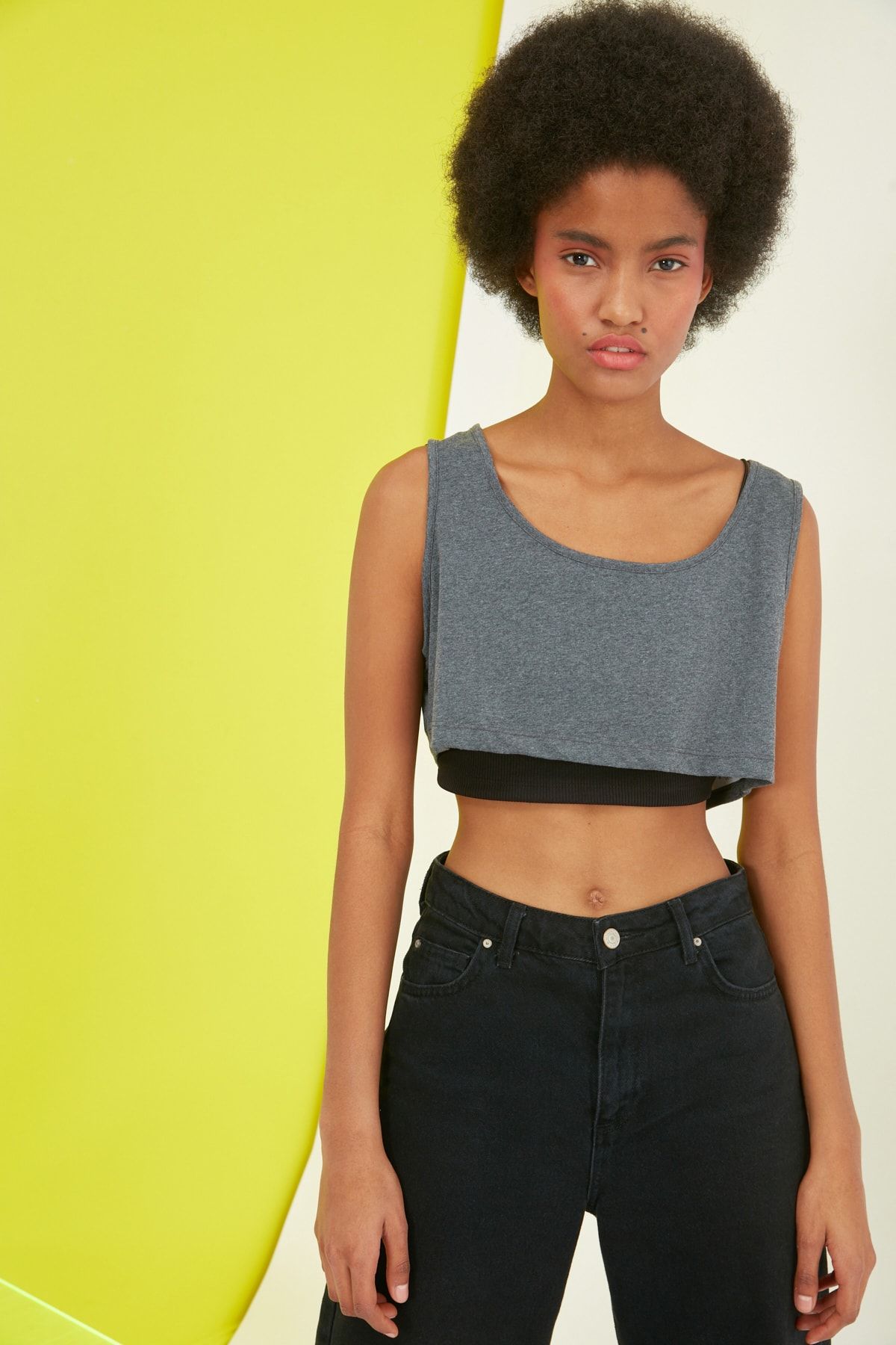 TRENDYOLMİLLA Antrasit Omuz Detaylı Crop Örme Atlet TWOSS21AL0108