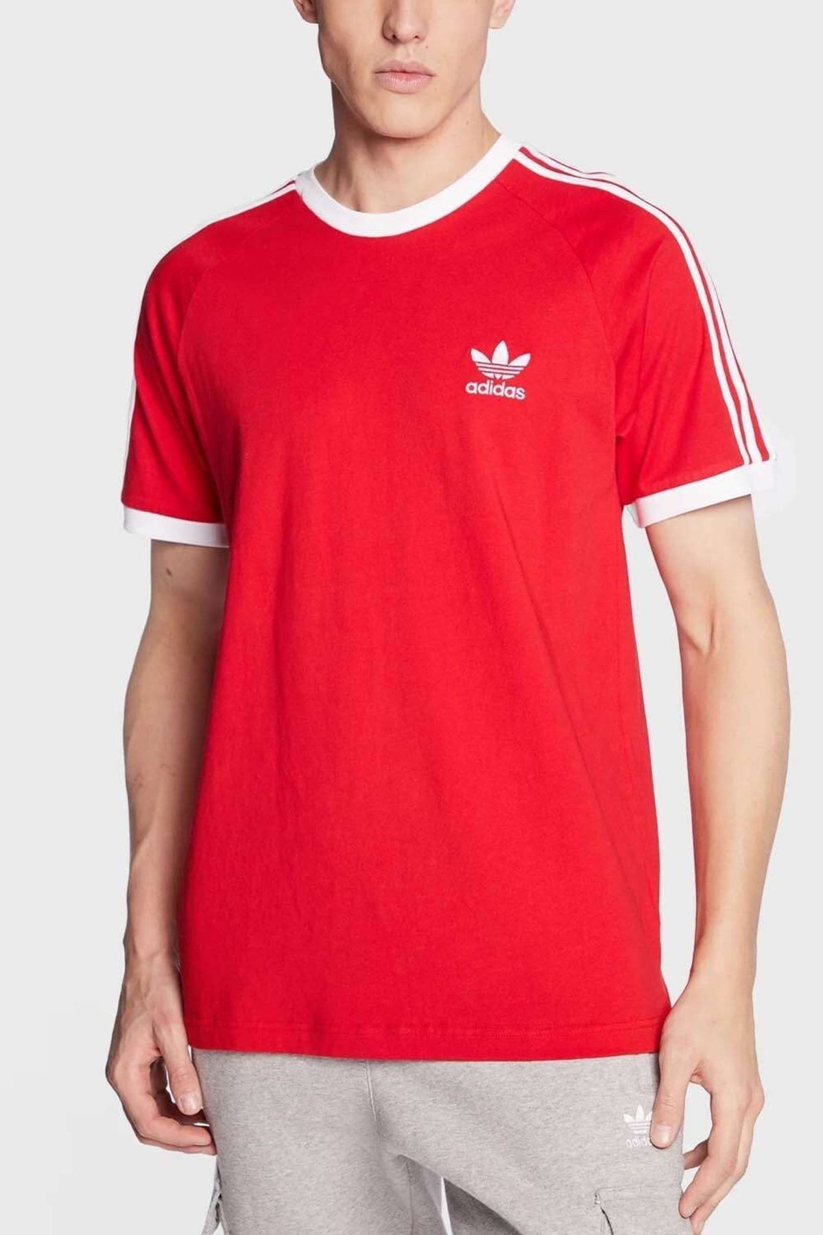 - Regular fit T-Shirt adidas Sports - Red - Trendyol