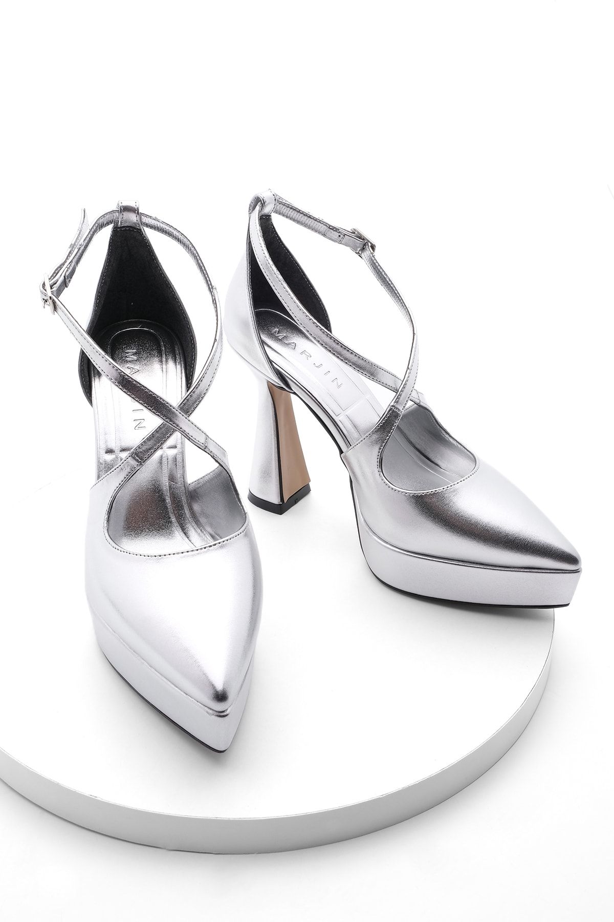 Silver evening deals pumps