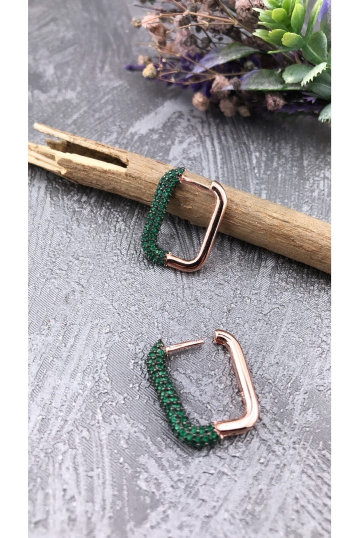 Joel Jewelry Zümrüt Taşlı Pembe Altın Kaplamalı Gümüş Dikdörtgen Halka Küpe