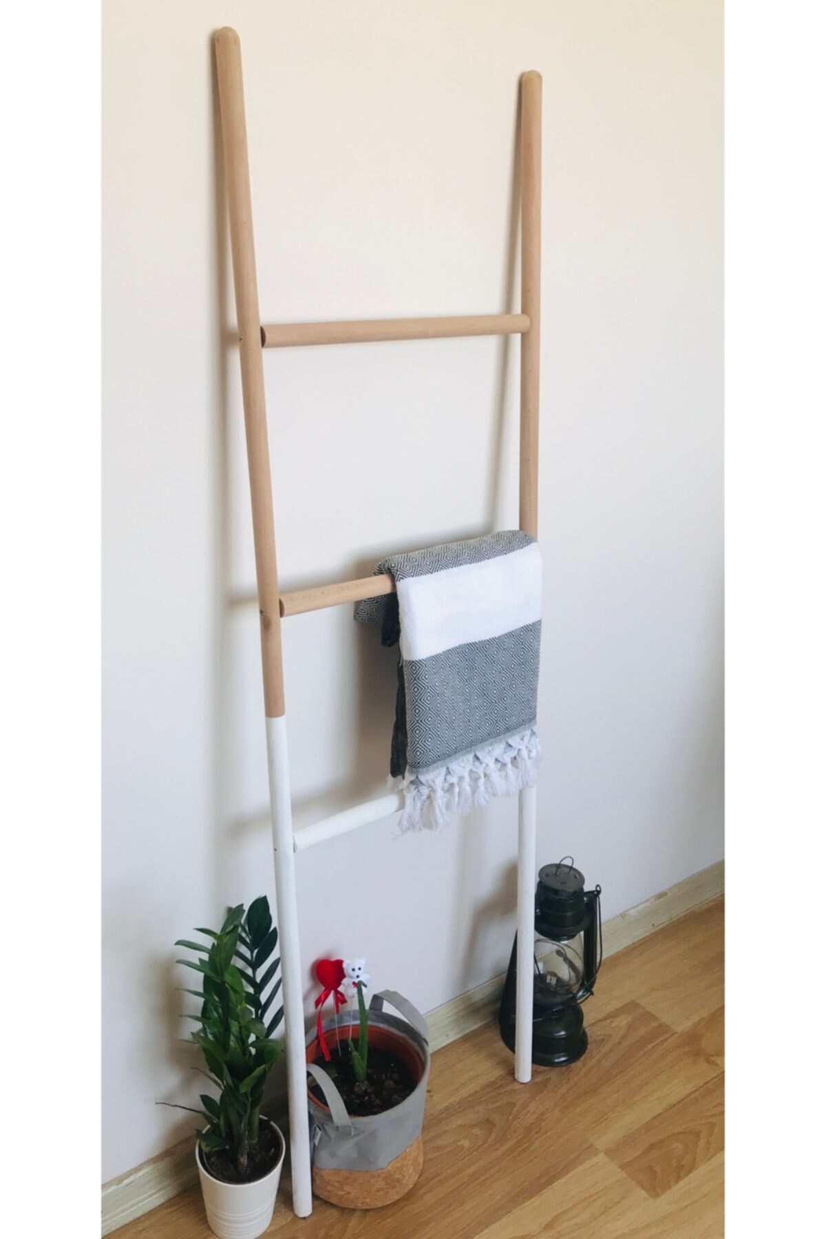 EVİMSAN Dekor Merdiven - Beyaz Ahşap Renkli Dekorasyon Merdiven