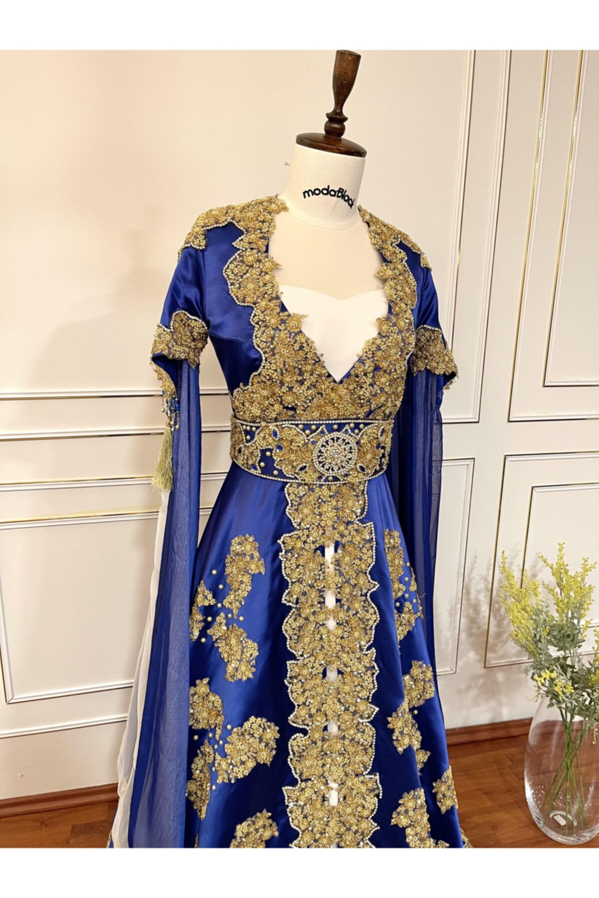White House by Özge Yılmaz Kadın Mavi Gold Detaylı Şık Kaftan