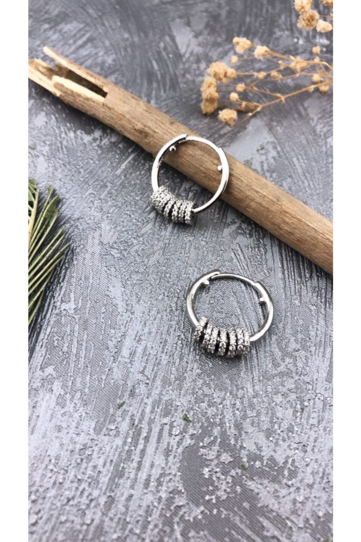 Joel Jewelry Zirkon Taşlı Rodyum Kaplamalı Minimal Halkalı Gümüş Halka Küpe