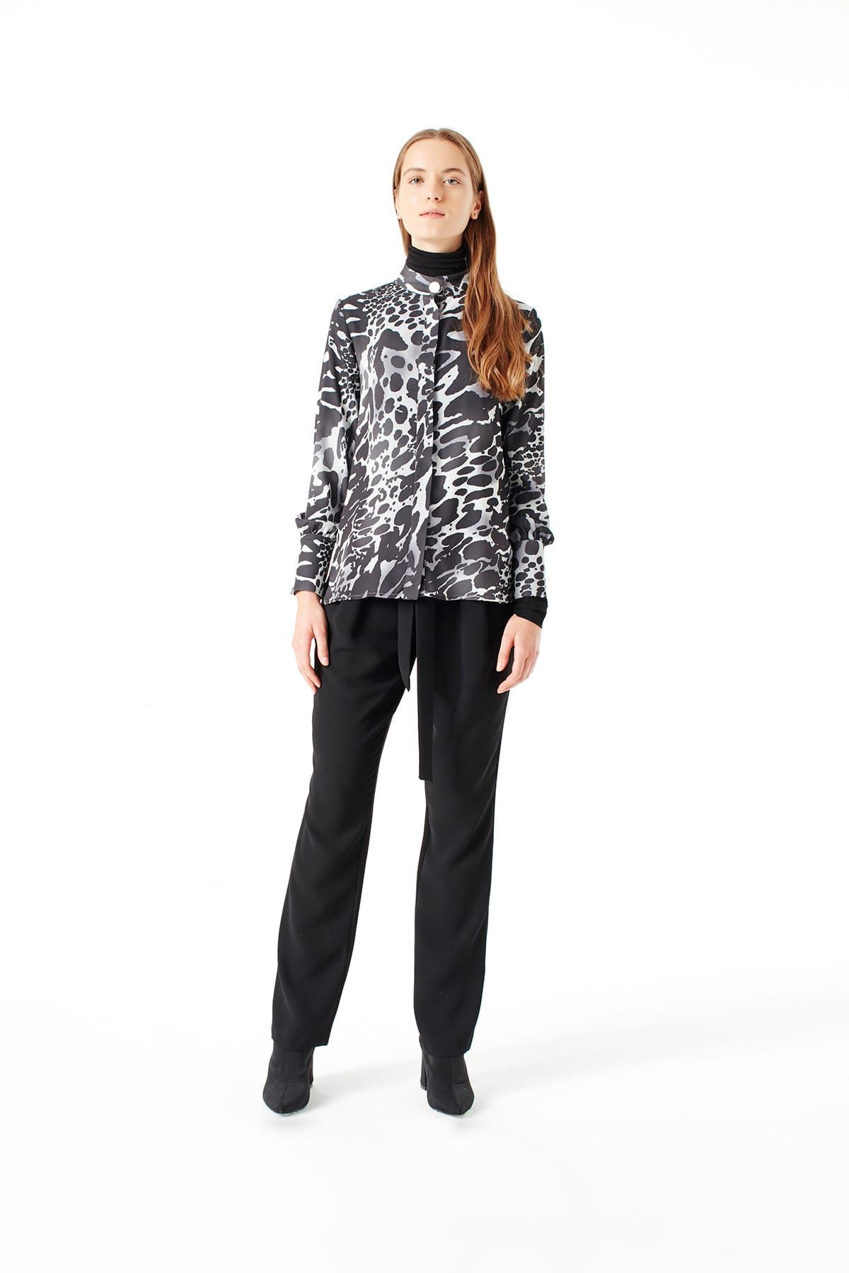 Mizalle Kadın Siyah Leopar Gömlek 18KGMZL1011008