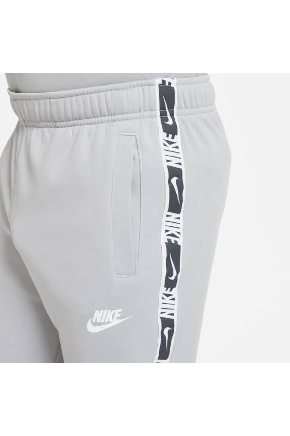 Nike repeat hot sale poly sweatpant