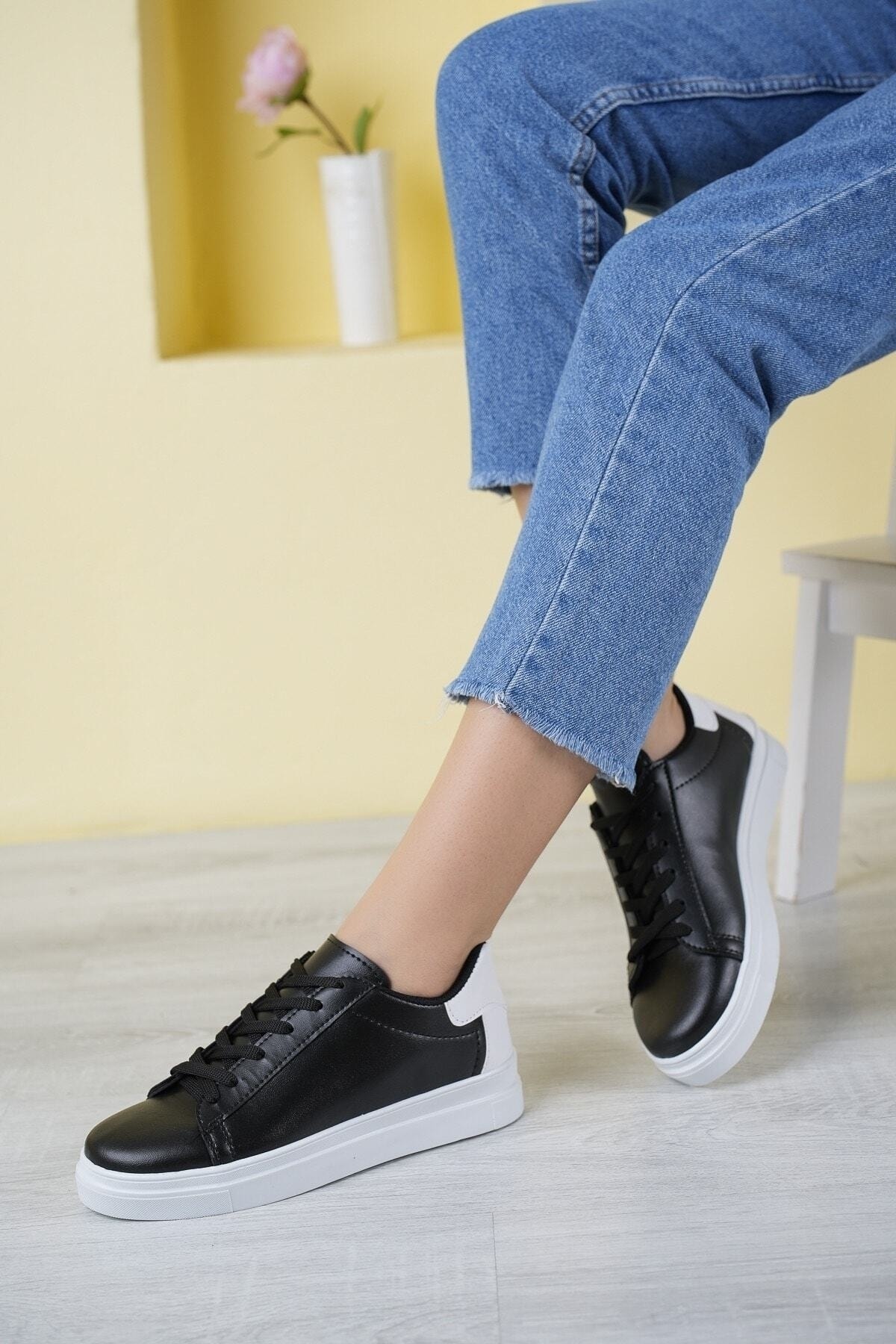 کفش‌های پیاده‌روی سفید زنانه کفش‌های کتانی معمولی