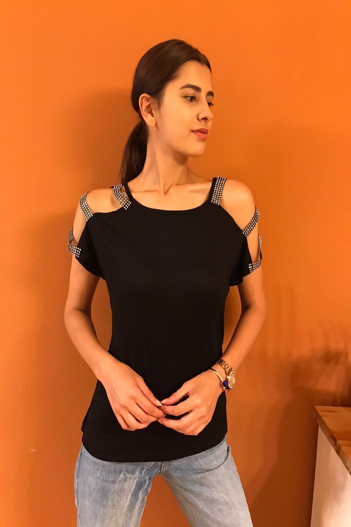 Hamuen Kadın Siyah Yaka Detaylı Şık T-shirt