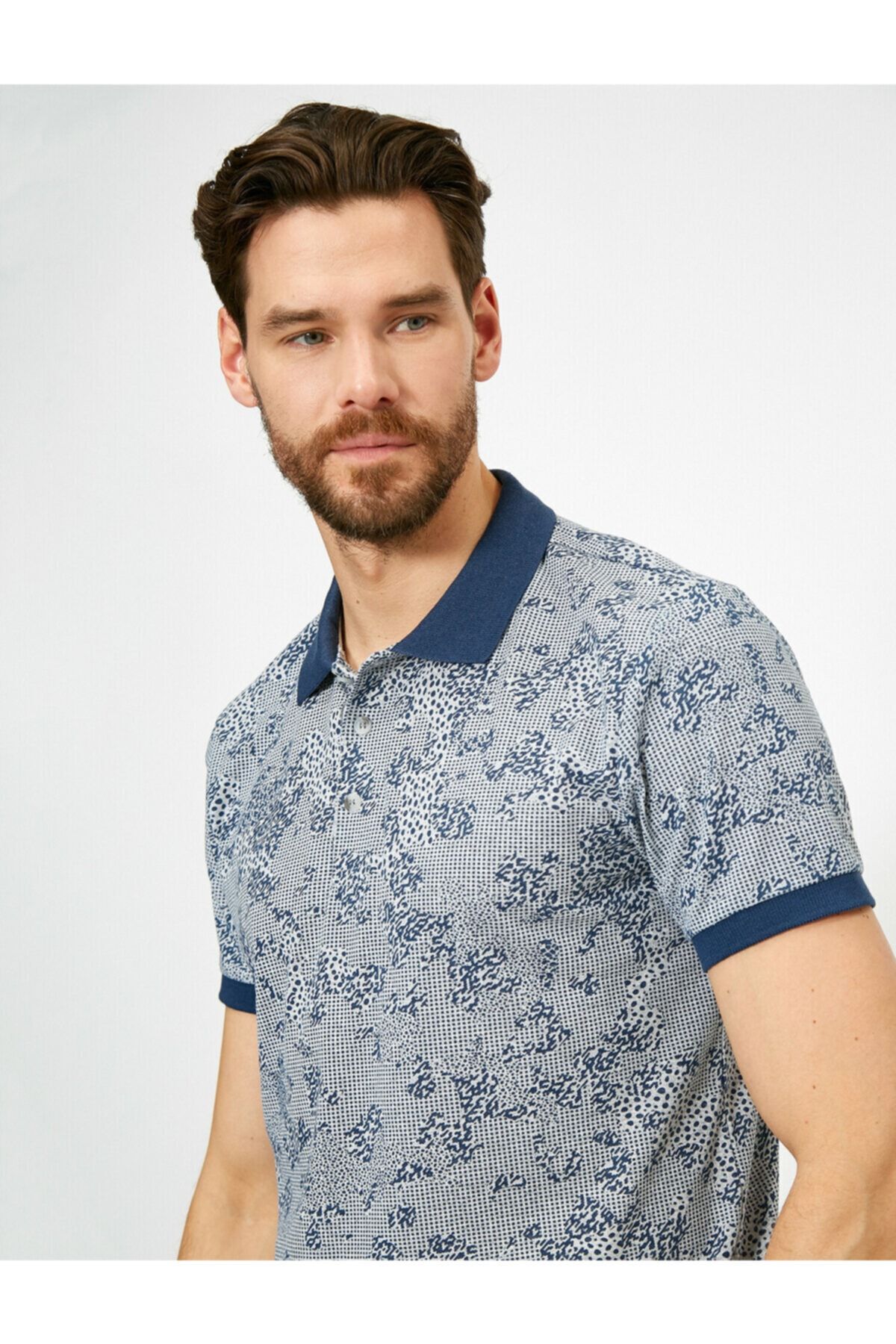 Koton Erkek Lacivert Polo Yaka Kamuflaj Ve Puantiye Desenli Süprem Kumas Slim Fit Tisört