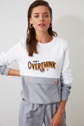 TRENDYOLMİLLA Beyaz Renk Bloklu Paraşüt Kumaşlı Basic Örme Sweatshirt TWOAW21SW0157