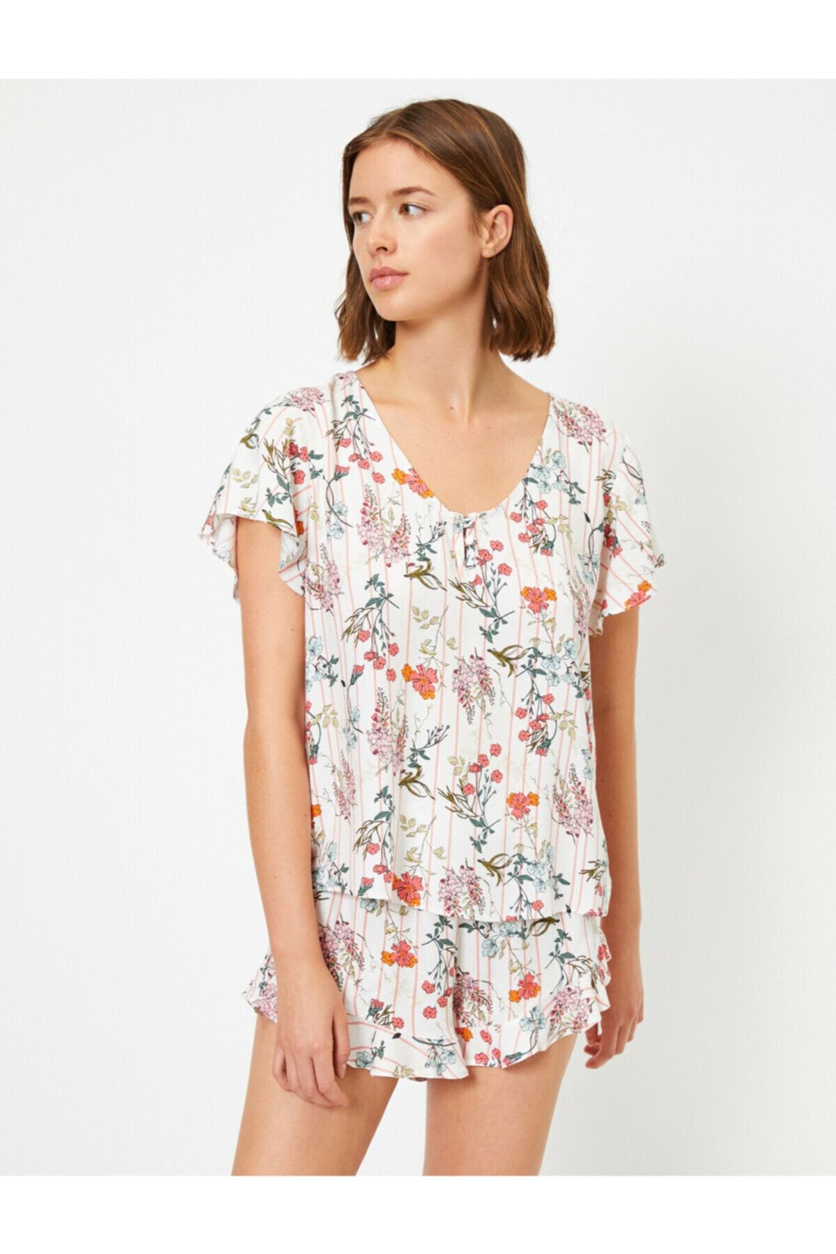 Koton Kadın Ekru Çiçekli Kısa Kollu Çiçekli Pijama Üstü