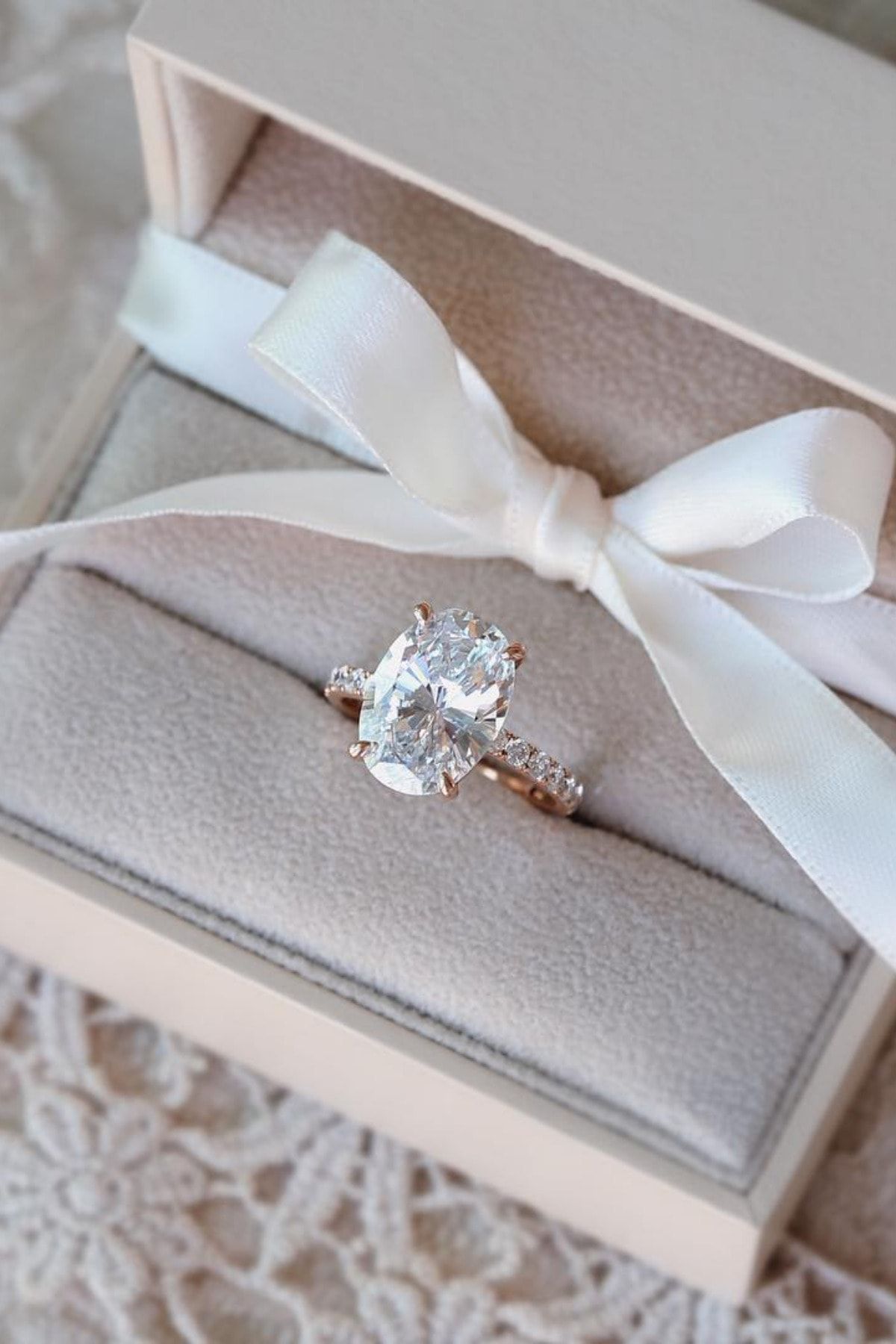 Crystal Diamond Zirconia Labaratuvar Pırlantası 3.87 Carat Oval Tektaş Yüzük