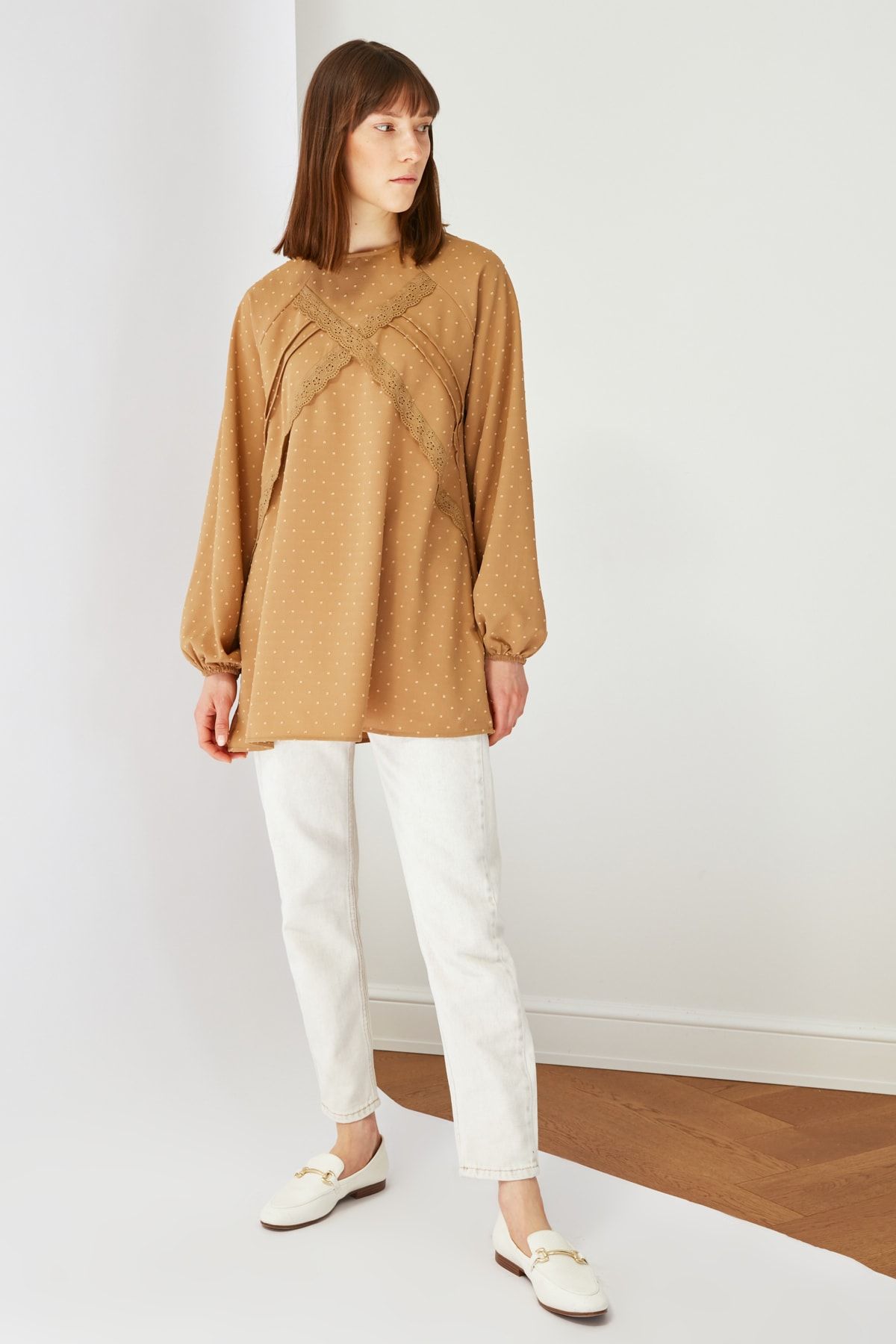 Trendyol Modest Bej Bisiklet Yaka Dantelli Tesettür Tunik TCTSS21TN0131