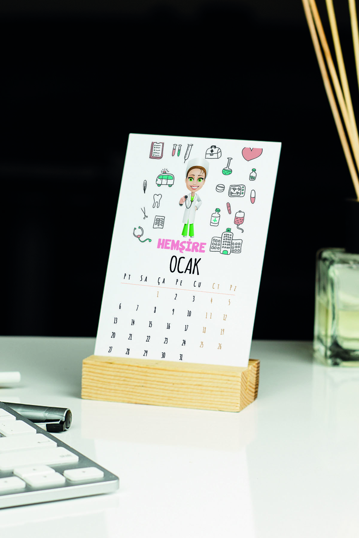 Hediyelen 2022 Hemşire Masa Takvimi