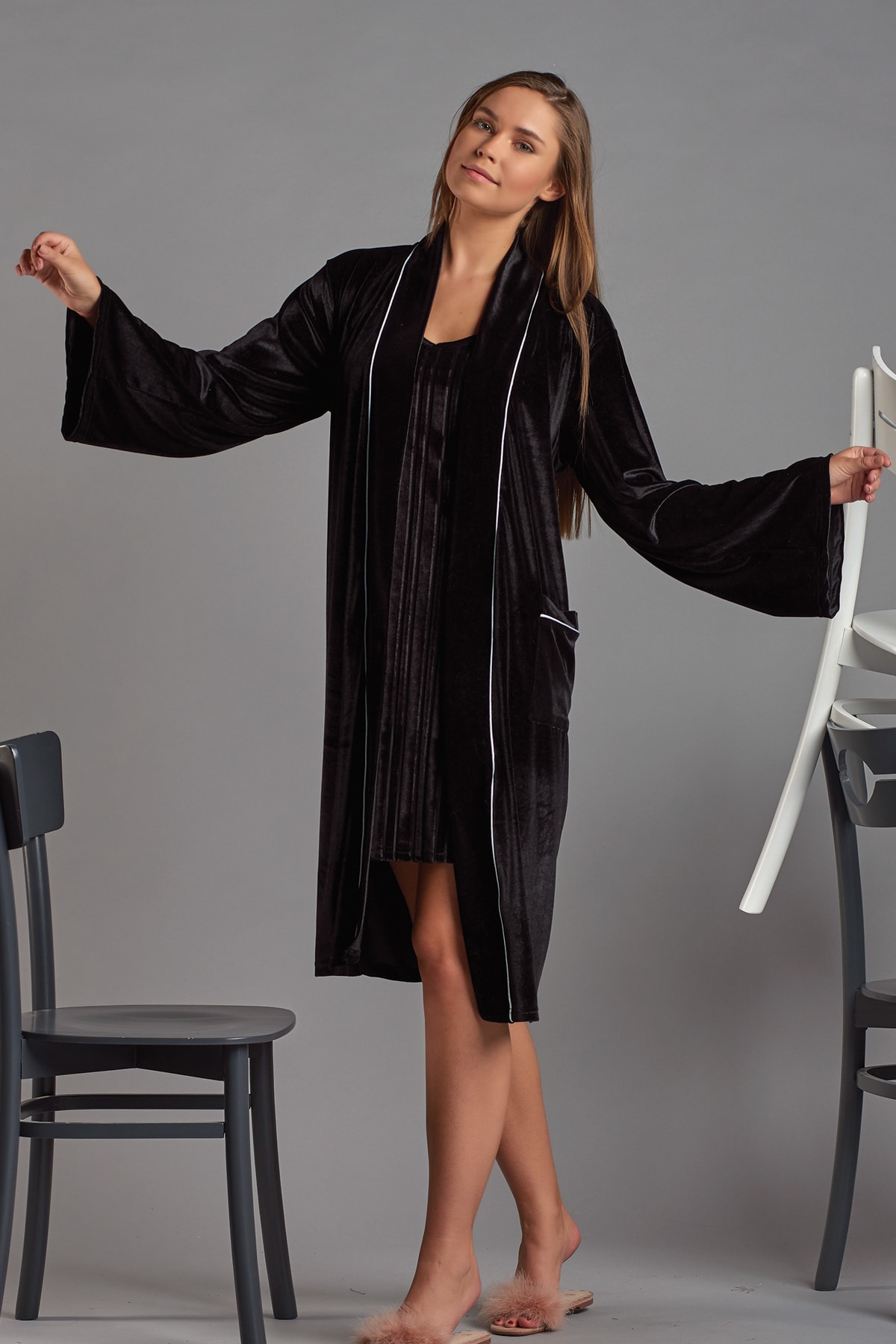 Sevim Kadın Siyah Janjanlı Kadife Tek Sabahlık