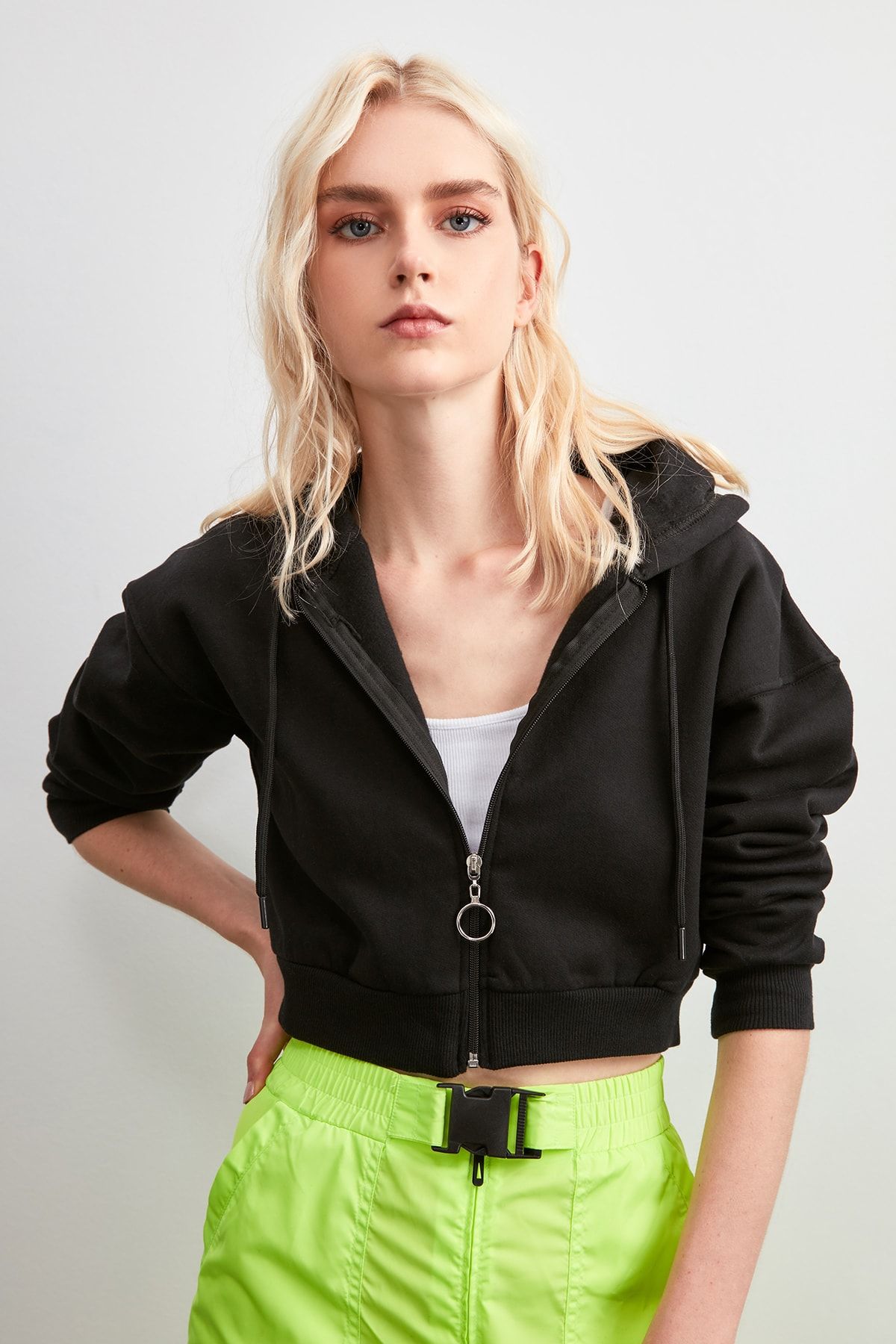 trendyolmilla siyah crop fermuarli sardonlu orme sweatshirt twoaw20sw0762 fiyati yorumlari trendyol