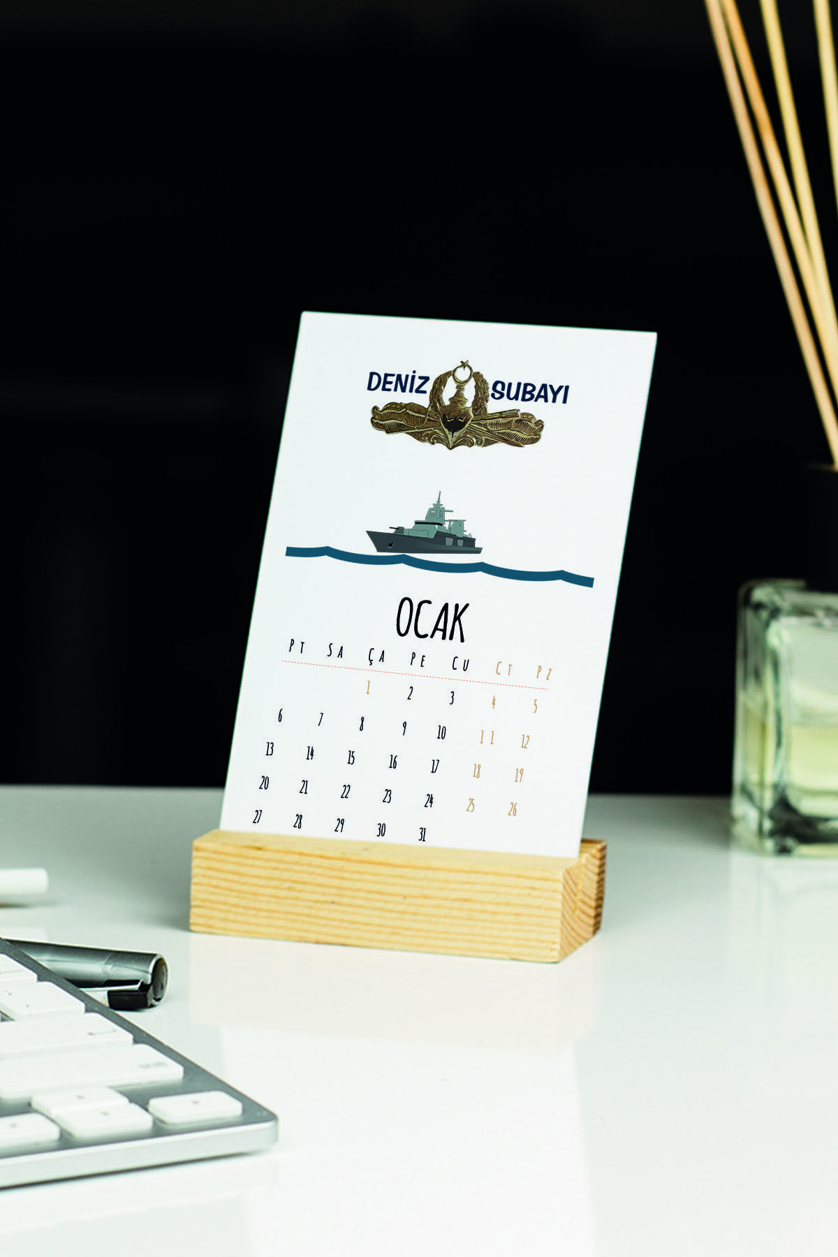 Hediyelen 2022 Deniz Subayı Masa Takvimi