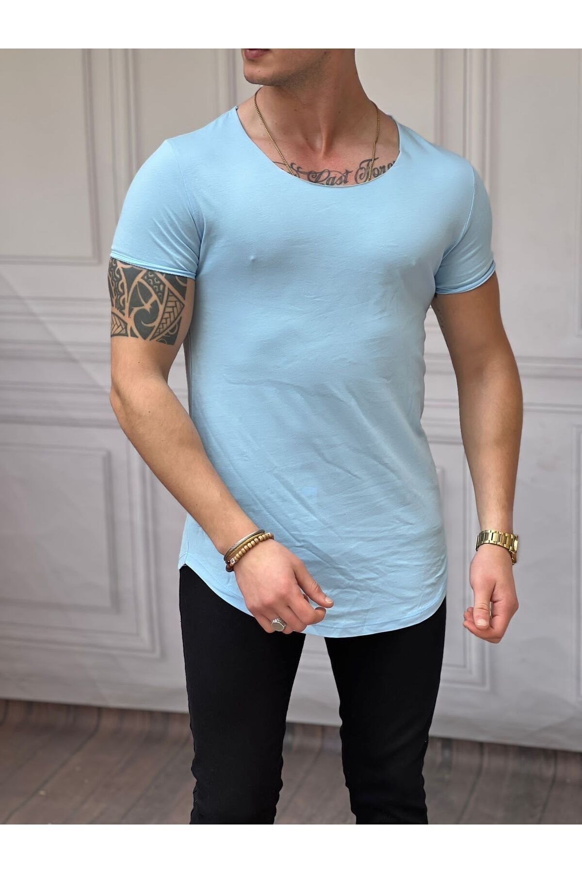 THE ONE Men s Open Collar Oval Cut Basic T Shirt Trendyol