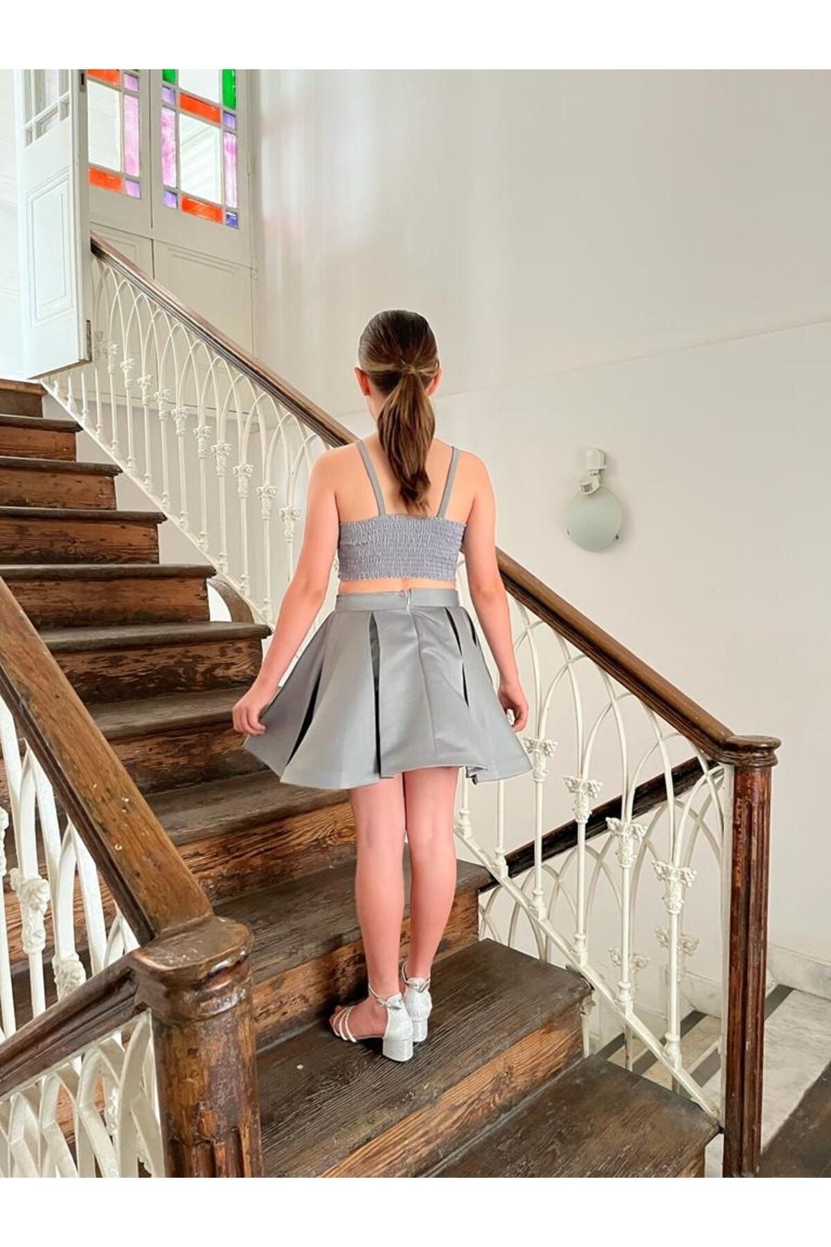 BUT KHAPPYK DS Girl s Silver Mini Fluffy Pleated Skirt Sequin Crop