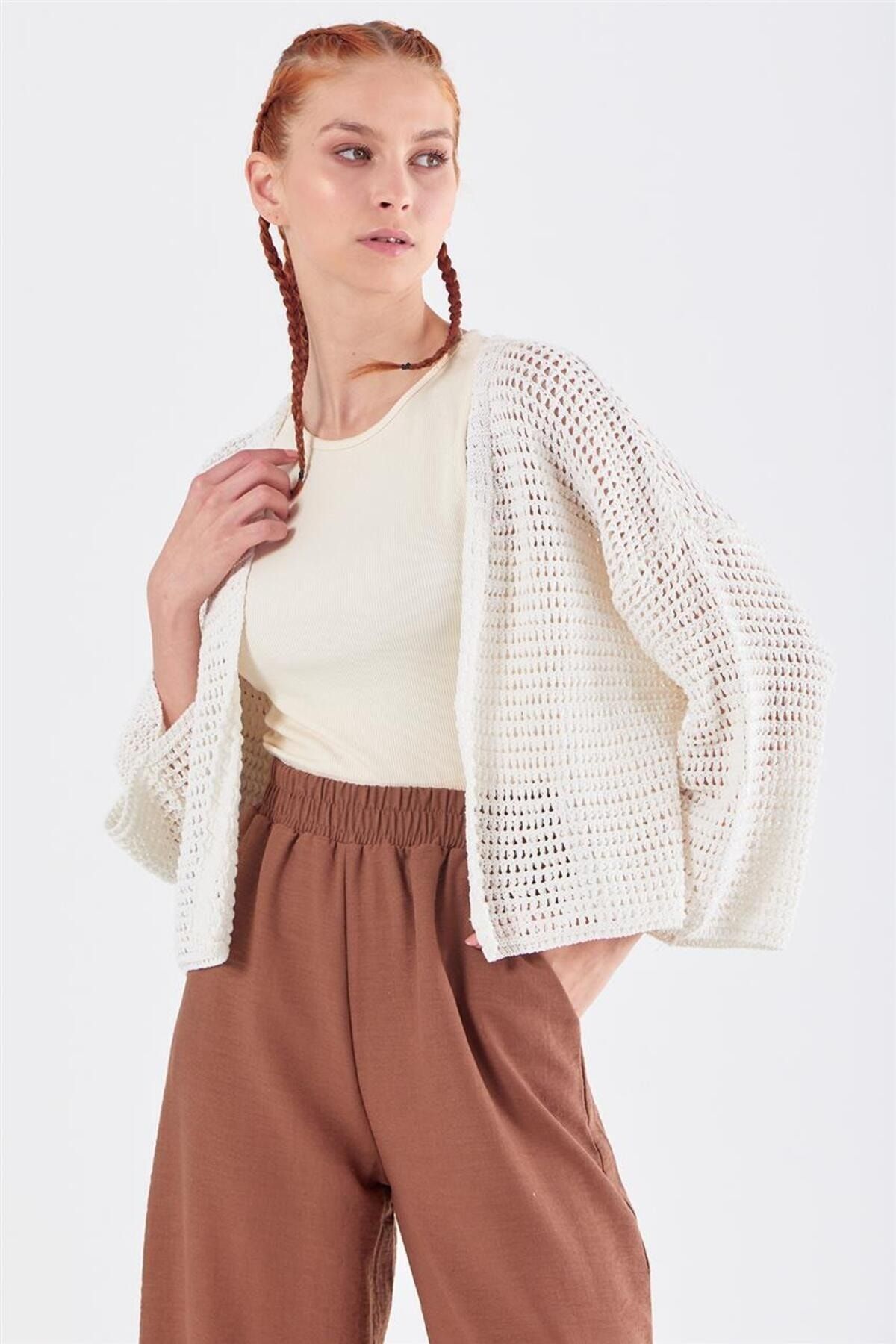 Short cream 2025 cardigan